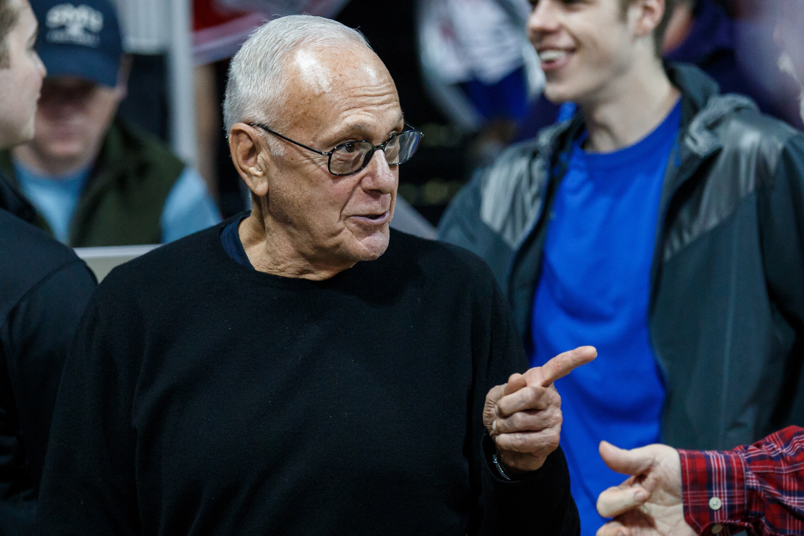 UNIVERSITY PARK, TX - JANUARY 21: Former SMU head coach Larry Brown talks to a fan during the American Athletic Conference college basketball game between the SMU Mustangs and the Houston Cougars on January 19, 2017, at Moody Coliseum in Dallas, TX. SMU won the game 85-64. (Photo by Matthew Visinsky/Icon Sportswire via Getty Images). UNIVERSITY PARK, TX - JANUARY 21: Former SMU head coach Larry Brown talks to a fan during the American Athletic Conference college basketball game between the SMU Mustangs and the Houston Cougars on January 19, 2017, at Moody Coliseum in Dallas, TX. SMU won the game 85-64. (Photo by Matthew Visinsky/Icon Sportswire via Getty Images).
