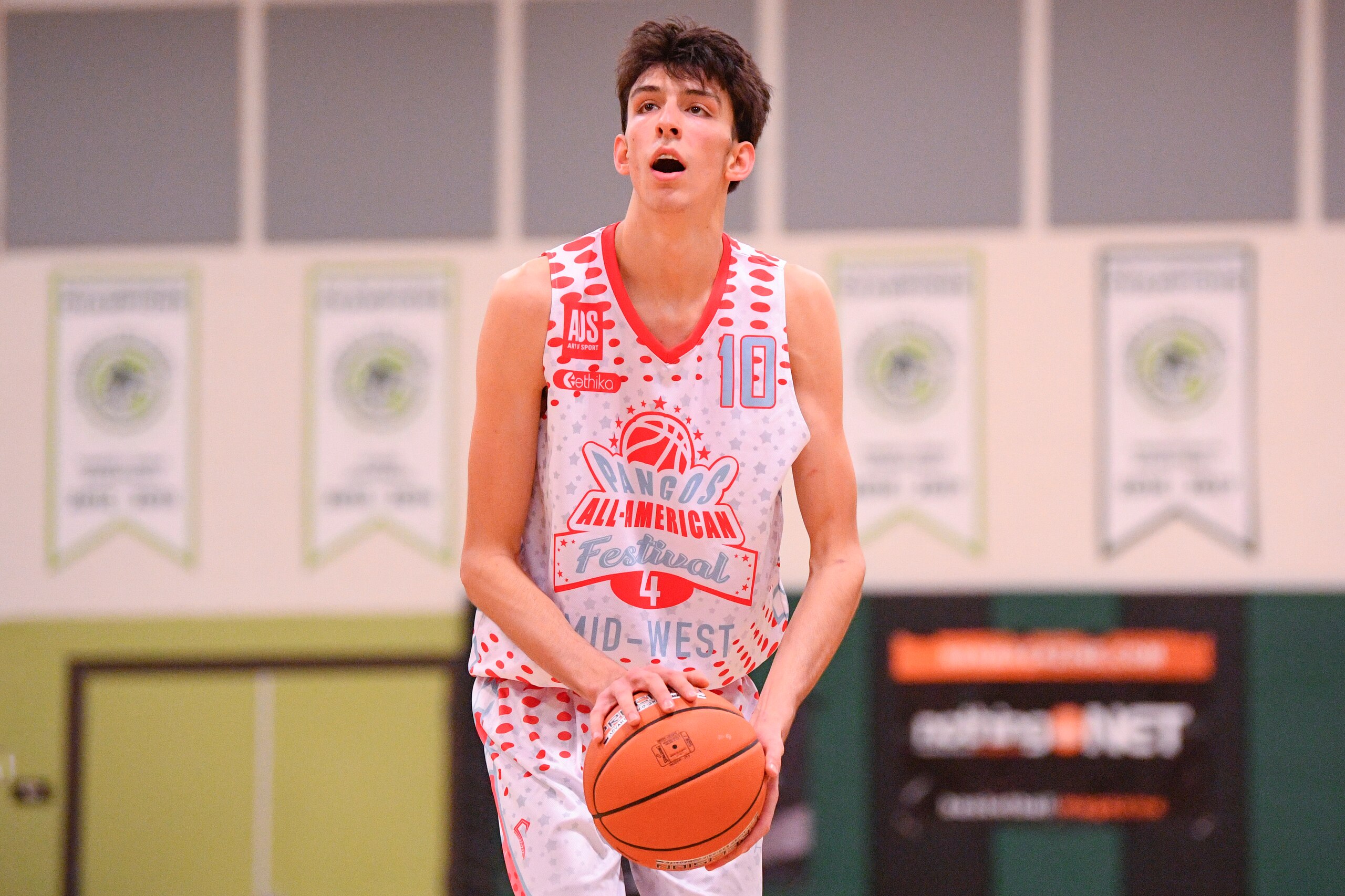 CHANDLER, AZ - NOVEMBER 08: Chet Holmgren, from Minnehaha High School, shoots a free throw during the Pangos All-American Festival on November 8, 2020 at AZ Compass Prep in Chandler, AZ. (Photo by Brian Rothmuller/Icon Sportswire via Getty Images)