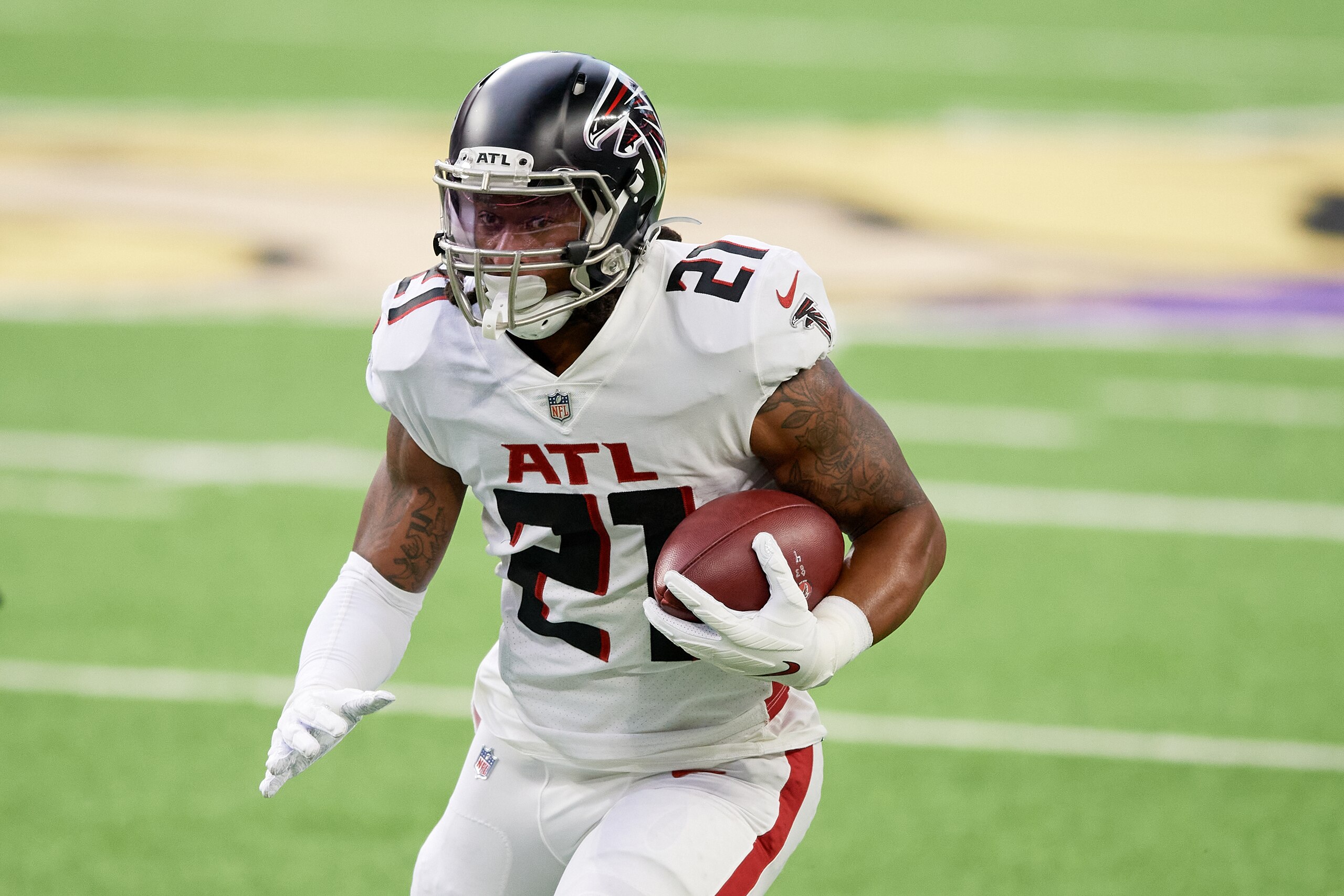 MINNEAPOLIS, MINNESOTA - OCTOBER 18: Todd Gurley #21 of the Atlanta Falcons carries the ball against the Minnesota Vikings during the game at U.S. Bank Stadium on October 18, 2020 in Minneapolis, Minnesota. (Photo by Hannah Foslien/Getty Images)