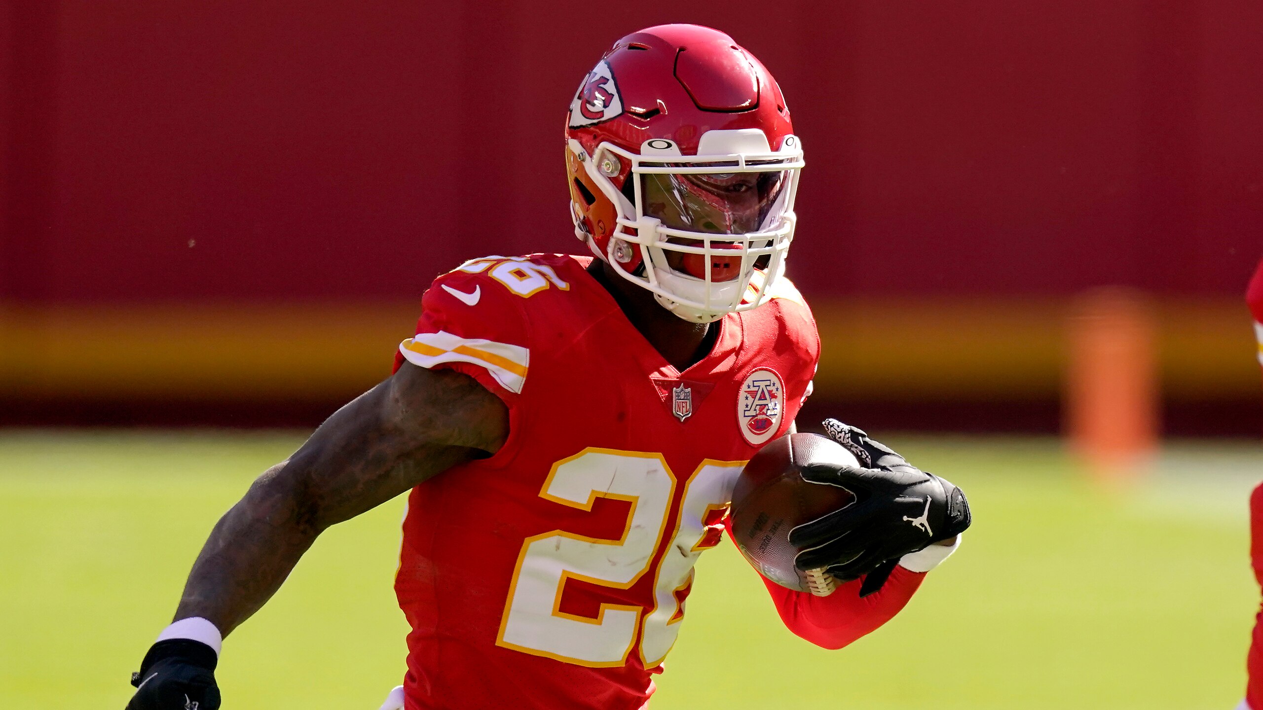 Kansas City Chiefs running back Le'Veon Bell runs the ball during the second half of an NFL football game against the New York Jets Sunday, Nov. 1, 2020, in Kansas City, Mo. (AP Photo/Charlie Riedel)