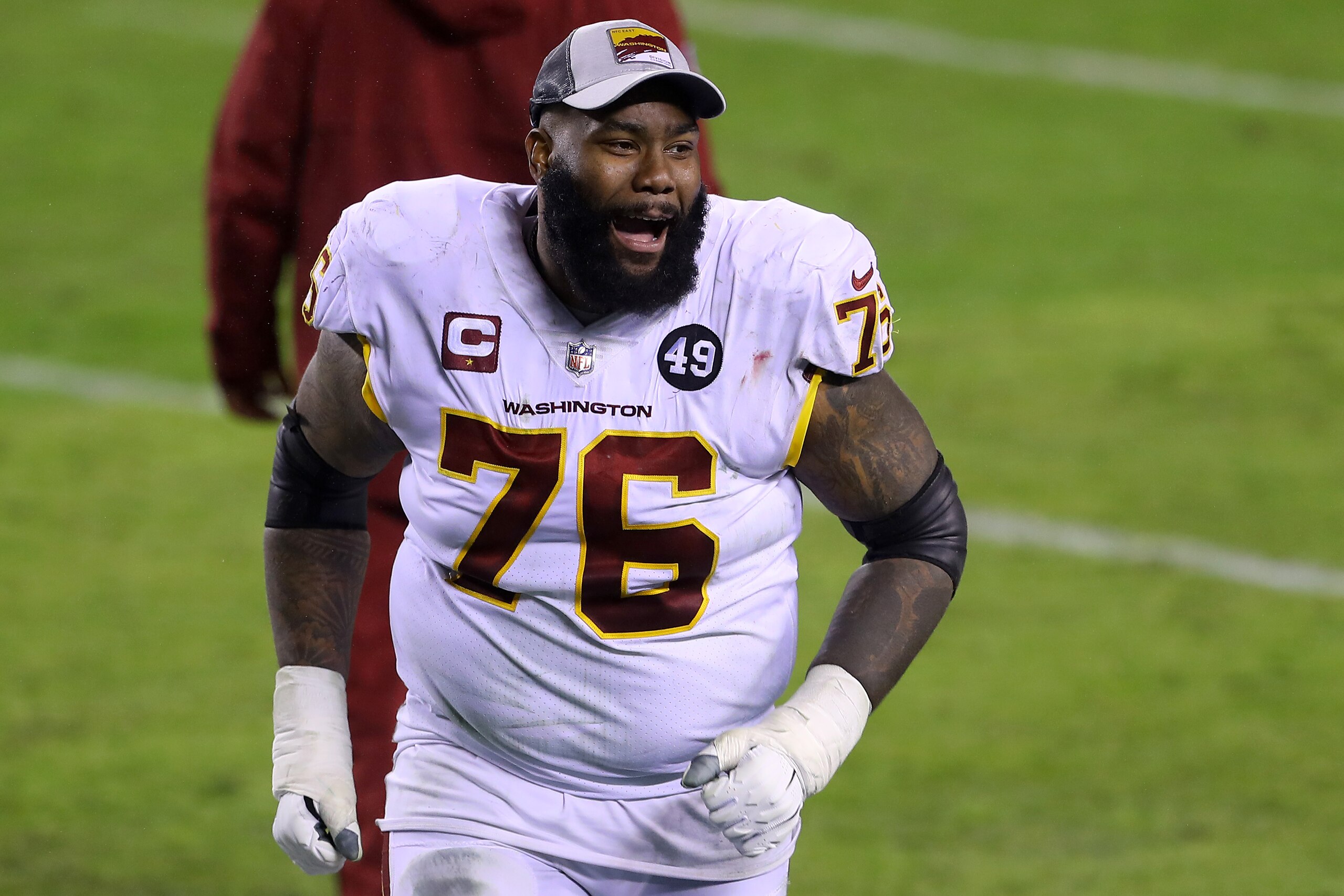PHILADELPHIA, PENNSYLVANIA - JANUARY 03:  Offensive tackle Morgan Moses #76 of the Washington Football Team  reacts after winning 20-14 over the Philadelphia Eagles at Lincoln Financial Field on January 03, 2021 in Philadelphia, Pennsylvania. (Photo by Mitchell Leff/Getty Images)