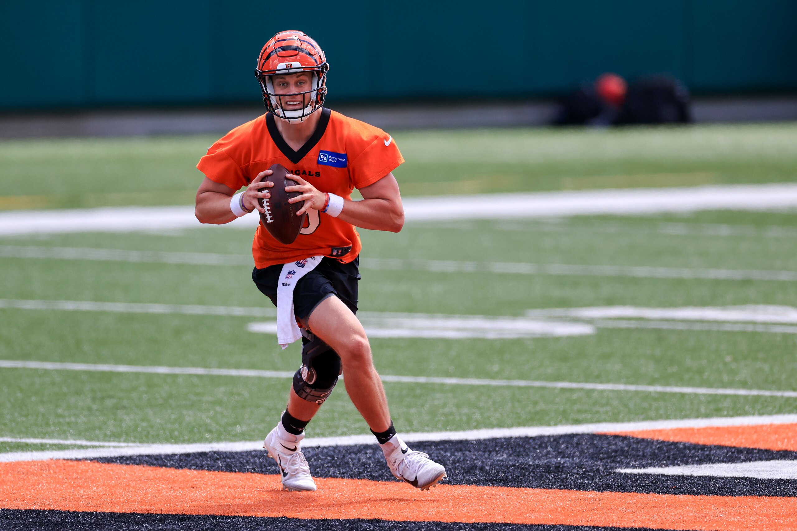 Cincinnati Bengals' Joe Burrow looks to pass in a drill during an NFL football minicamp practice in Cincinnati, Tuesday, June 15, 2021. (AP Photo/Aaron Doster)