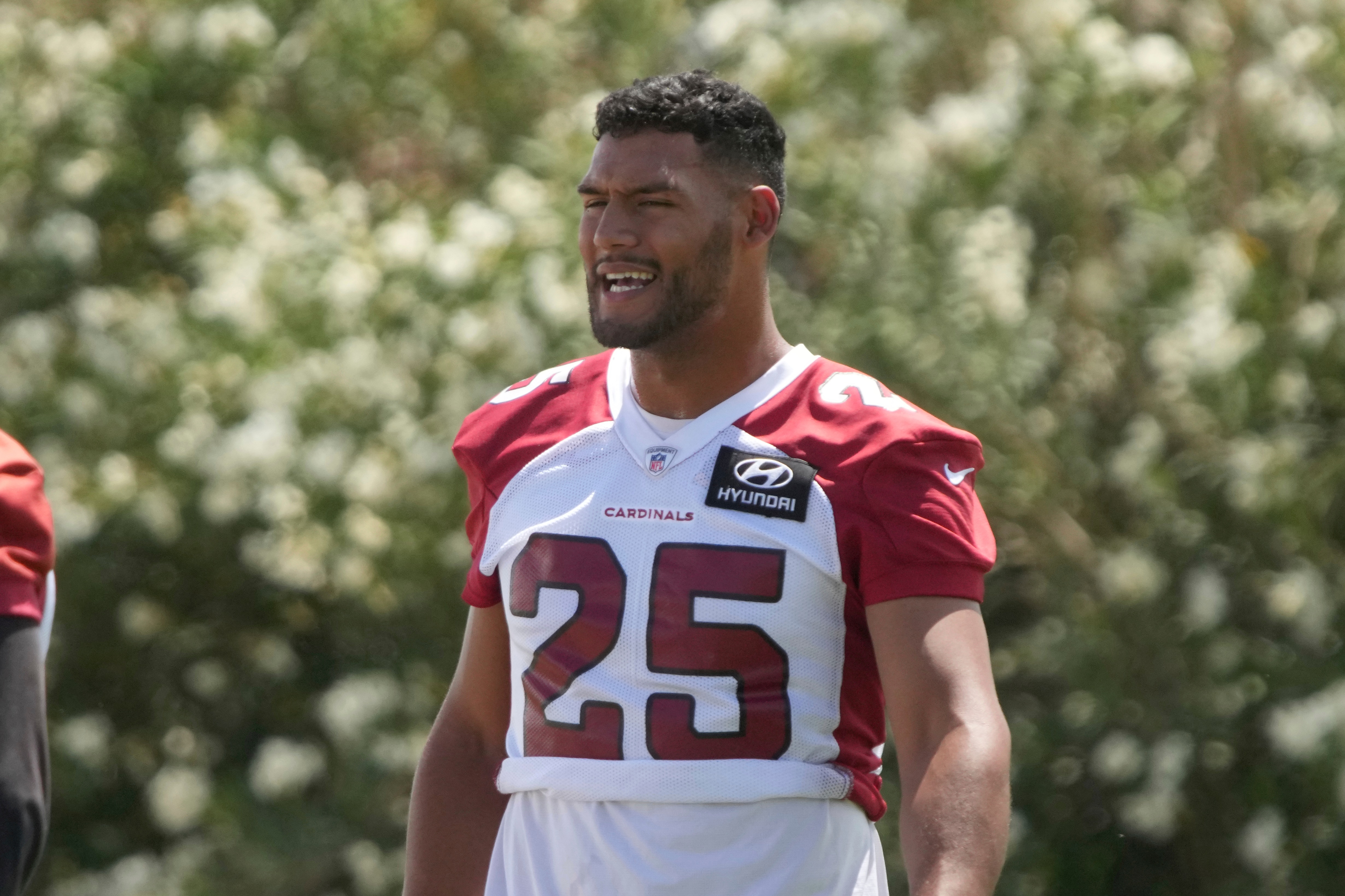 Arizona Cardinals line backer Zaven Collins warms up during NFL football practice, Wednesday, June 2, 2021, in Tempe, Ariz. (AP Photo/Rick Scuteri)