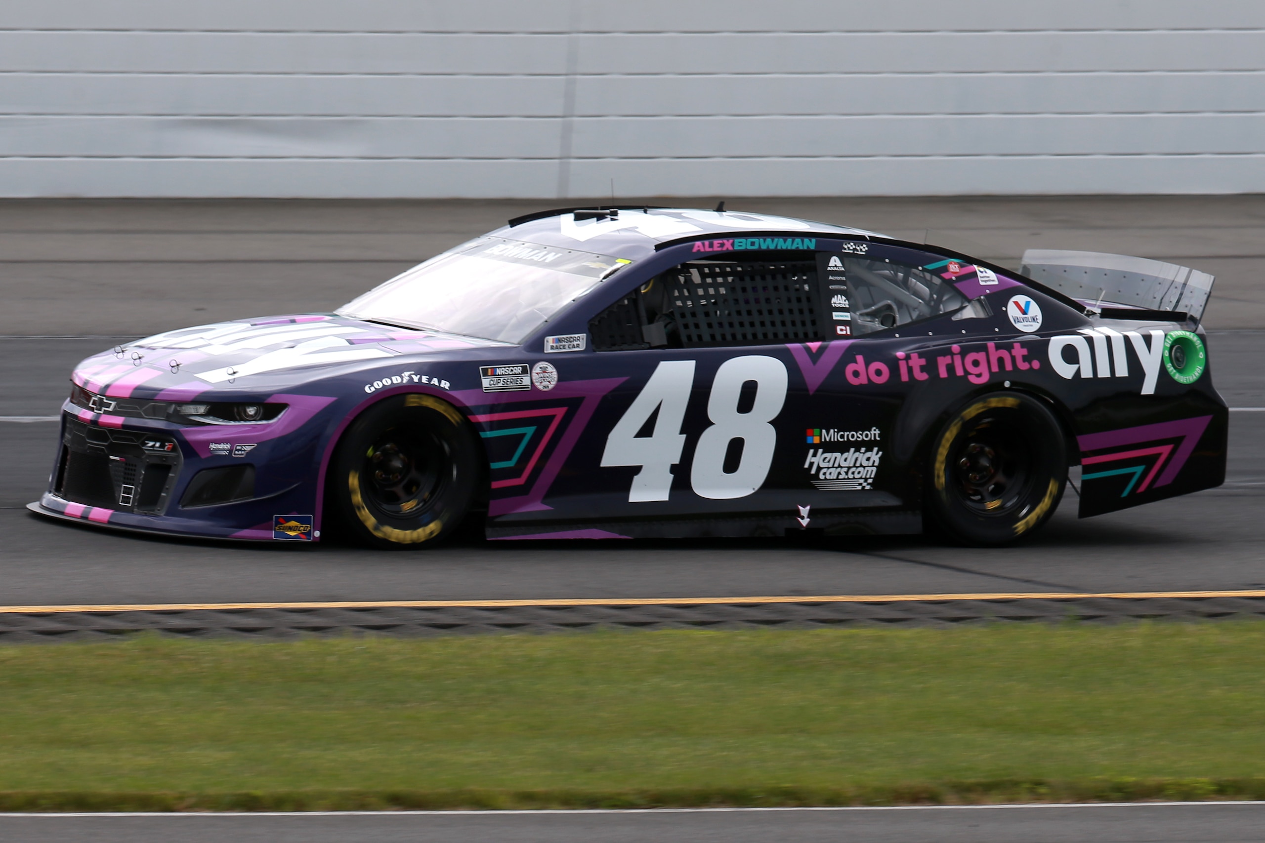 LONG POND, PENNSYLVANIA - JUNE 26: Alex Bowman, driver of the #48 Ally Chevrolet, drives during the NASCAR Cup Series Pocono Organics CBD 325 at Pocono Raceway on June 26, 2021 in Long Pond, Pennsylvania. (Photo by Sean Gardner/Getty Images)