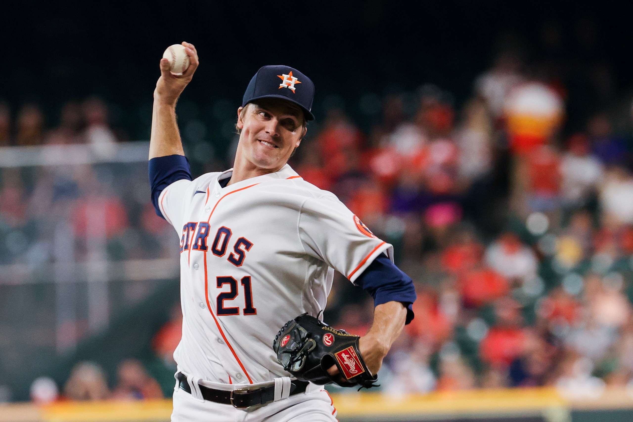 HOUSTON, TEXAS - JUNE 16: Zack Greinke #21 of the Houston Astros delivers during the first inning against the Texas Rangers at Minute Maid Park on June 16, 2021 in Houston, Texas. (Photo by Carmen Mandato/Getty Images)