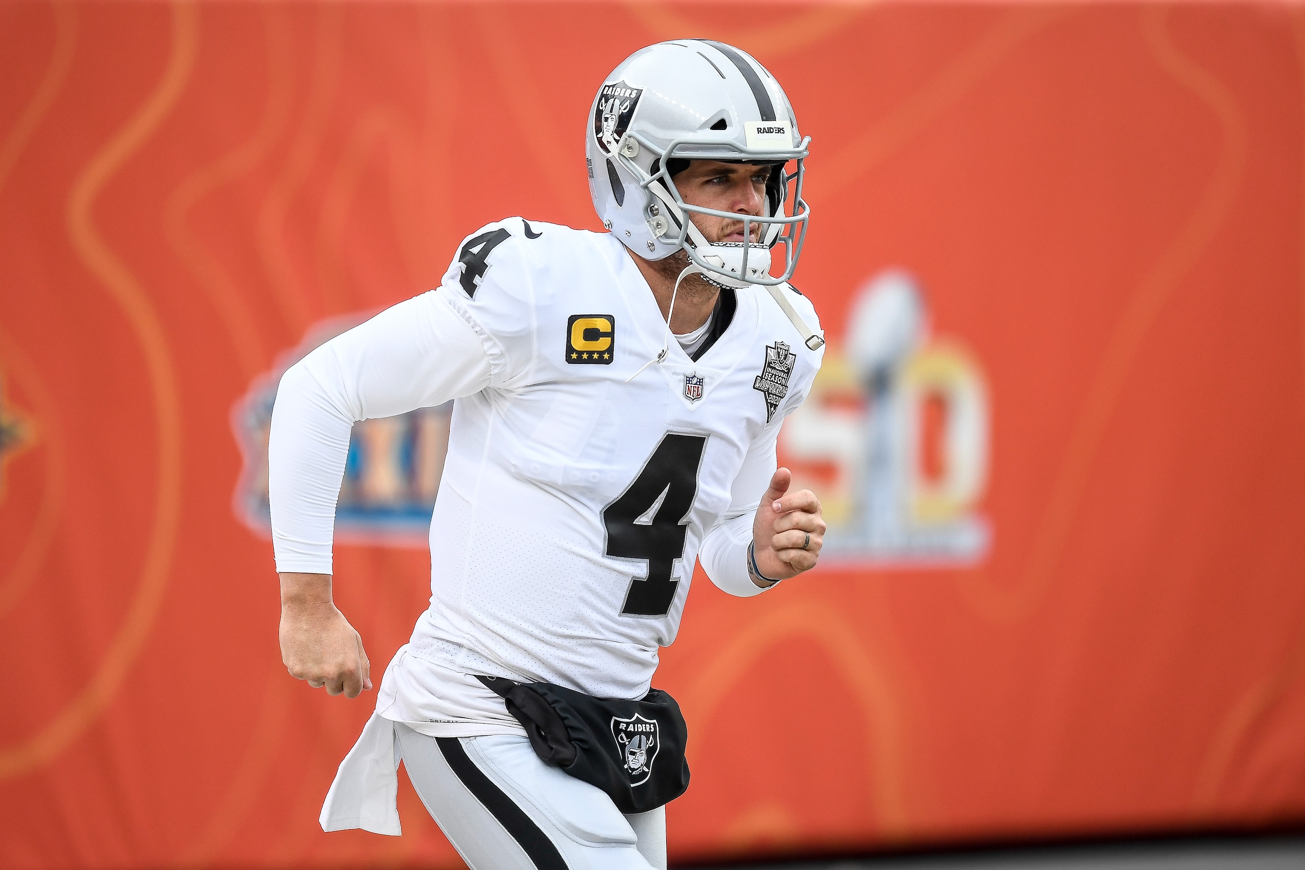 DENVER, CO - JANUARY 03: Las Vegas Raiders quarterback Derek Carr (4) runs onto the field before a game between the Denver Broncos and the Las Vegas Raiders at Empower Field at Mile High on January 3, 2021 in Denver, Colorado. (Photo by Dustin Bradford/Icon Sportswire via Getty Images)