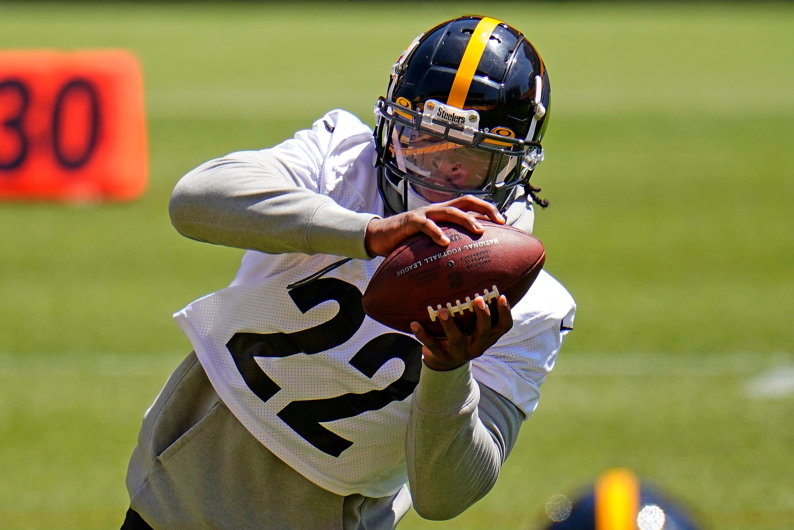 Pittsburgh Steelers running back Najee Harris works during the team's NFL mini-camp football practice in Pittsburgh, Thursday, June 17, 2021. (AP Photo/Gene J. Puskar)