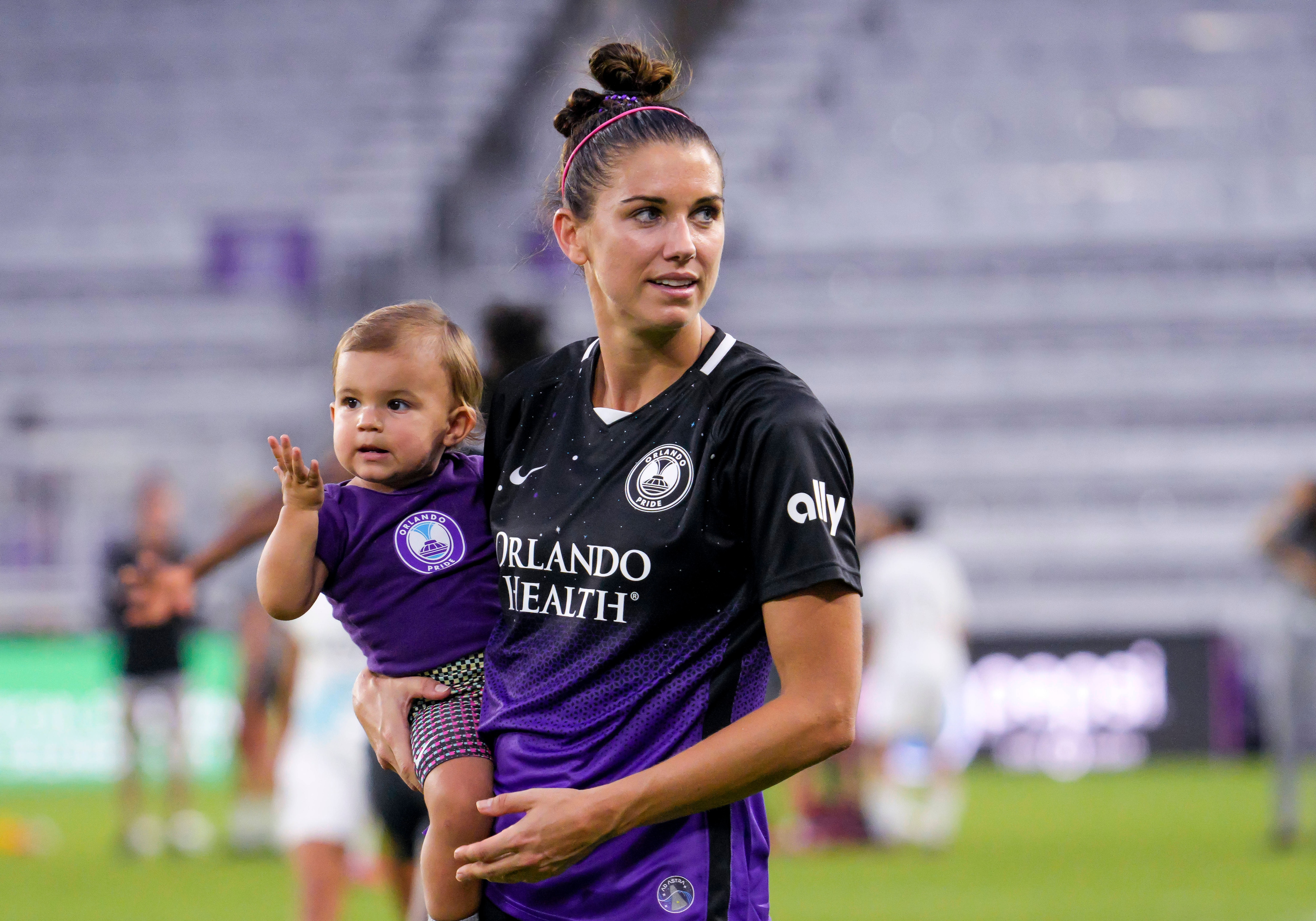 ORLANDO, FL - JUNE 20: Orlando Pride forward Alex Morgan (13) and her daughter Charlie after the NWSL soccer match between the Orlando Pride and the NY/NJ Gotham FC on June 20, 2021 at Explorer Stadium in Orlando, FL. (Photo by Andrew Bershaw/Icon Sportswire via Getty Images)