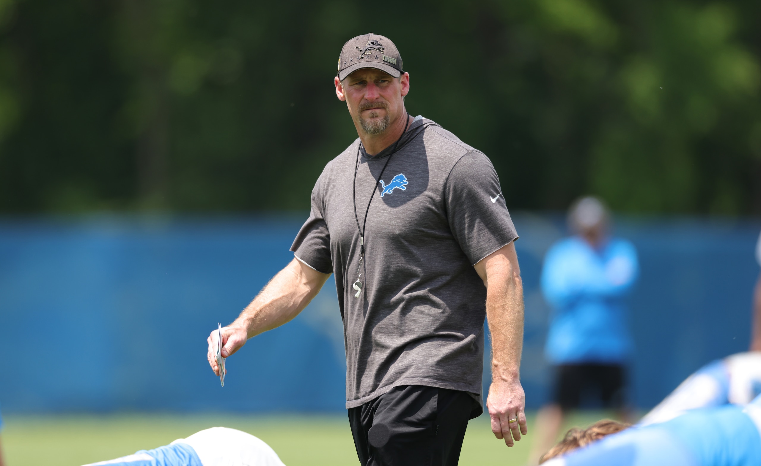 ALLEN PARK, MICHIGAN - JUNE 09: Detroit Lions head football coach Dan Campbell watches the afternoon practice session on June 09, 2021 in Allen Park, Michigan. (Photo by Leon Halip/Getty Images)