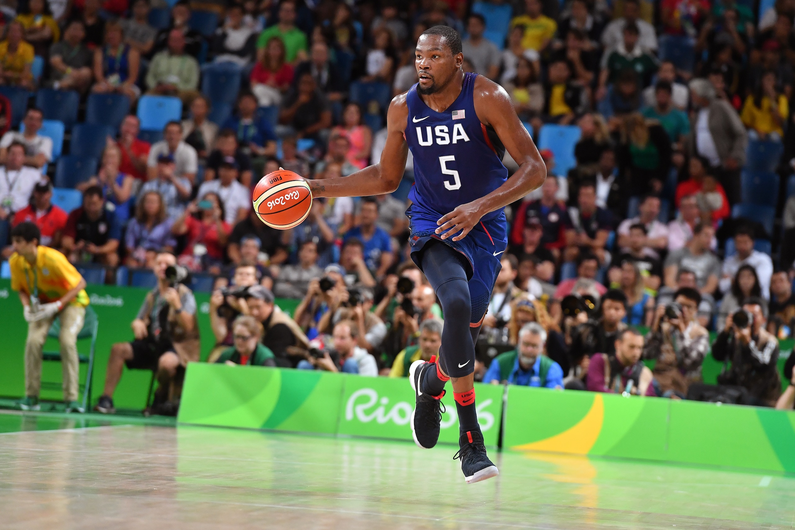RIO DE JANEIRO, BRAZIL - AUGUST 21:  Kevin Durant #5 of the USA Basketball Men's National Team brings the ball up court against Serbia during the Gold Medal Game on Day 16 of the Rio 2016 Olympic Games on August 21, 2016 at Barra Carioca Arena 1 in Rio de Janerio, Brazil. NOTE TO USER: User expressly acknowledges and agrees that, by downloading and or using this photograph, user is consenting to the terms and conditions of Getty Images License Agreement. Mandatory Copyright Notice: Copyright 2016 NBAE (Photo by Jesse D. Garrabrant/NBAE via Getty Images)