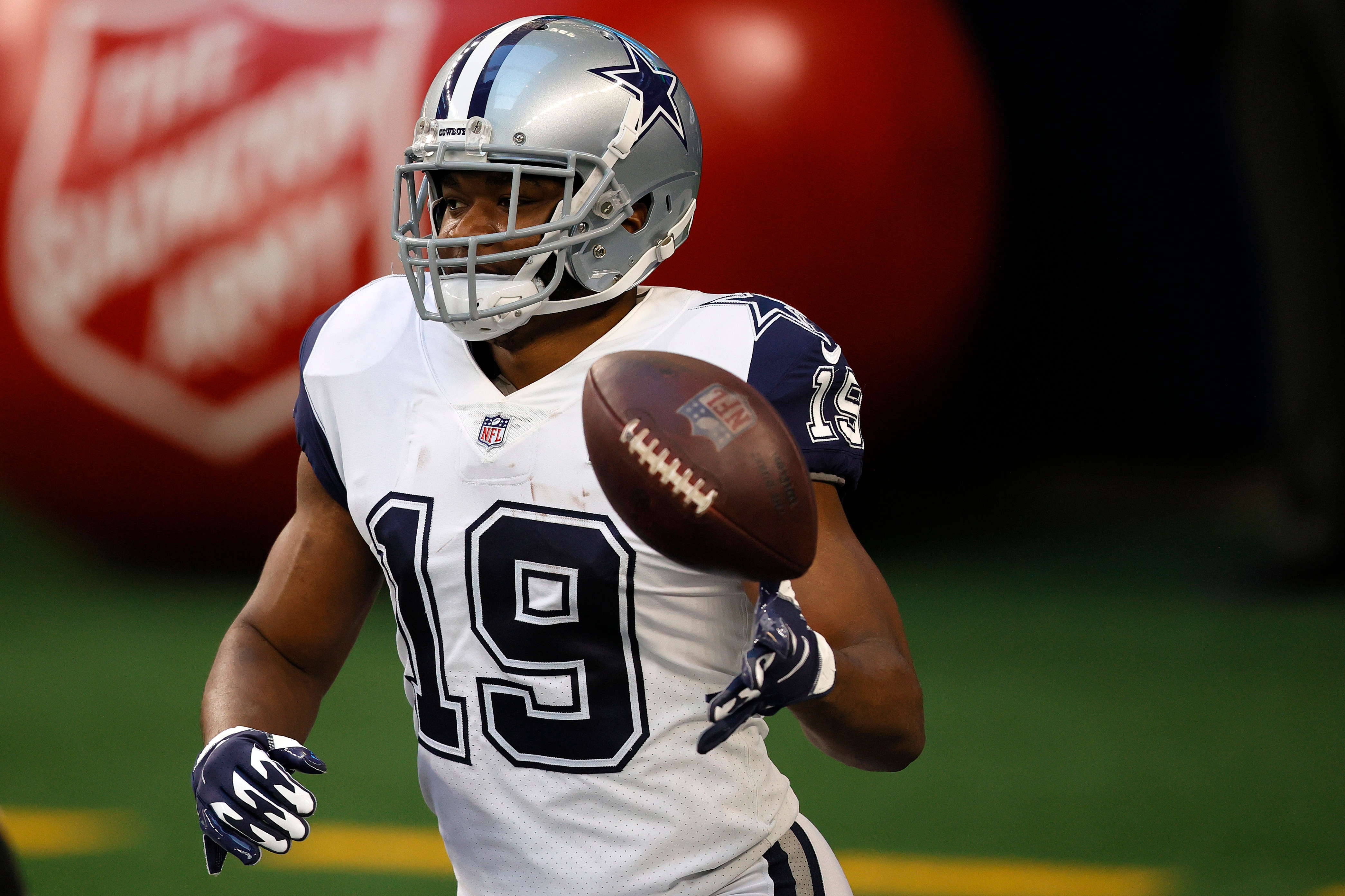 ARLINGTON, TEXAS - NOVEMBER 26: Amari Cooper #19 of the Dallas Cowboys celebrates after making a reception for a touchdown during the second quarter of a game against the Washington Football Team at AT&T Stadium on November 26, 2020 in Arlington, Texas. (Photo by Tom Pennington/Getty Images)