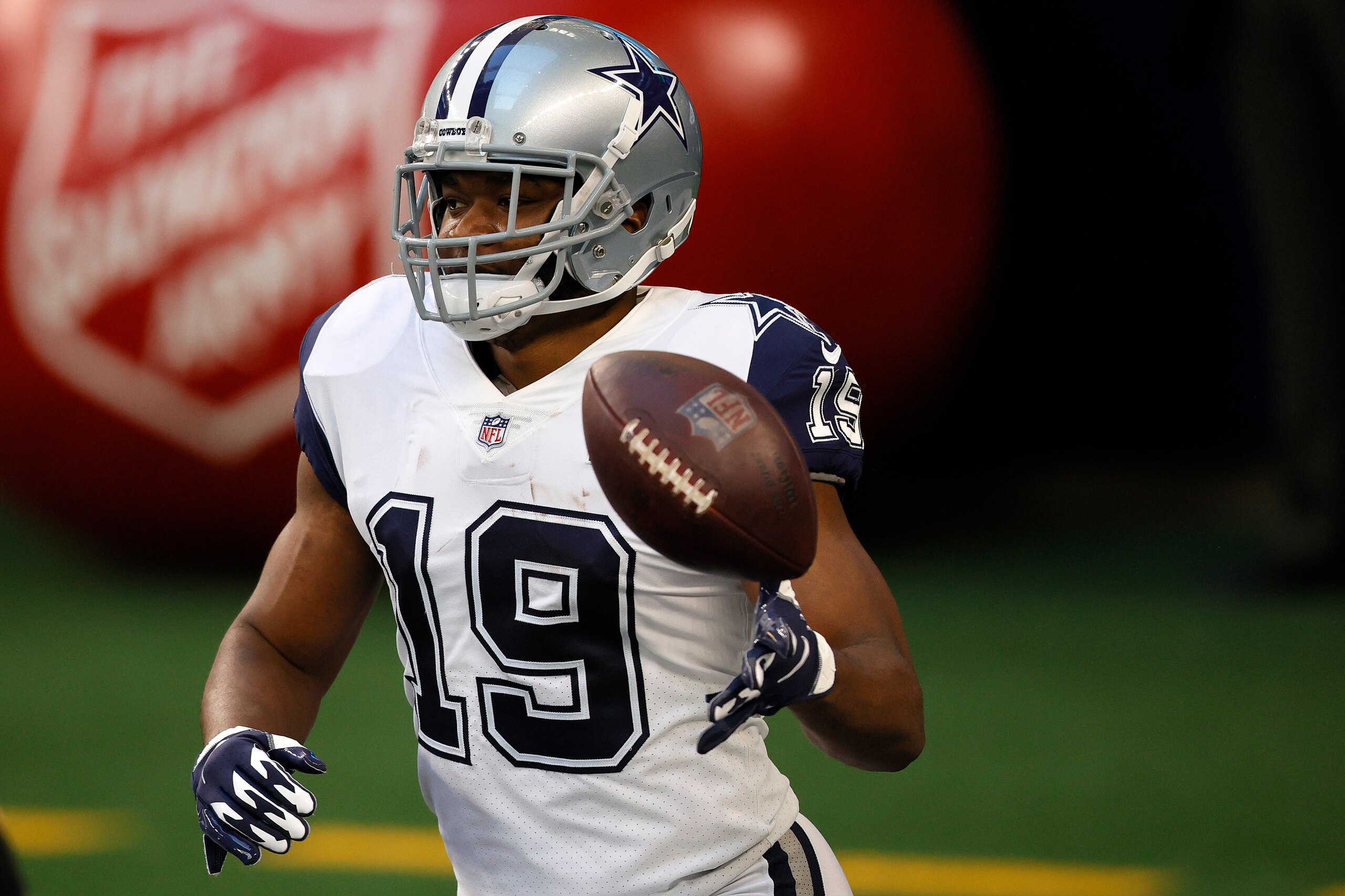 ARLINGTON, TEXAS - NOVEMBER 26: Amari Cooper #19 of the Dallas Cowboys celebrates after making a reception for a touchdown during the second quarter of a game against the Washington Football Team at AT&T Stadium on November 26, 2020 in Arlington, Texas. (Photo by Tom Pennington/Getty Images)