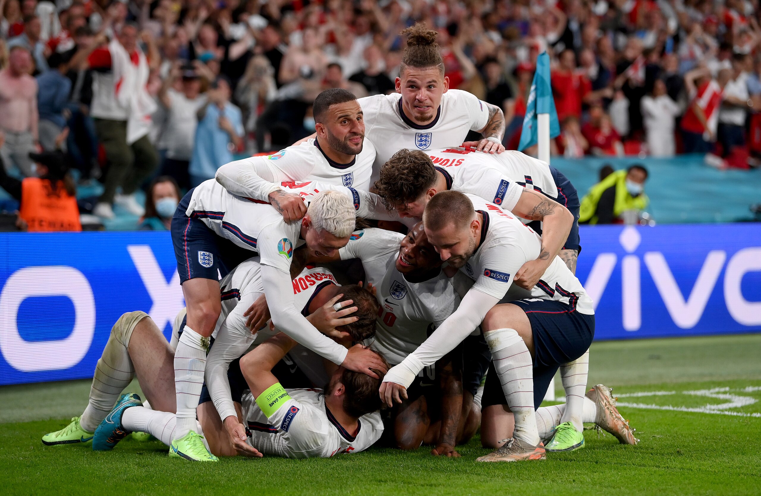 LONDON, ENGLAND - JULY 07: Harry Kane of England (obscured) celebrates with team mates after scoring their side's second goal during the UEFA Euro 2020 Championship Semi-final match between England and Denmark at Wembley Stadium on July 07, 2021 in London, England. (Photo by Laurence Griffiths/Getty Images) LONDON, ENGLAND - JULY 07: Harry Kane of England (obscured) celebrates with team mates after scoring their side's second goal during the UEFA Euro 2020 Championship Semi-final match between England and Denmark at Wembley Stadium on July 07, 2021 in London, England. (Photo by Laurence Griffiths/Getty Images)
