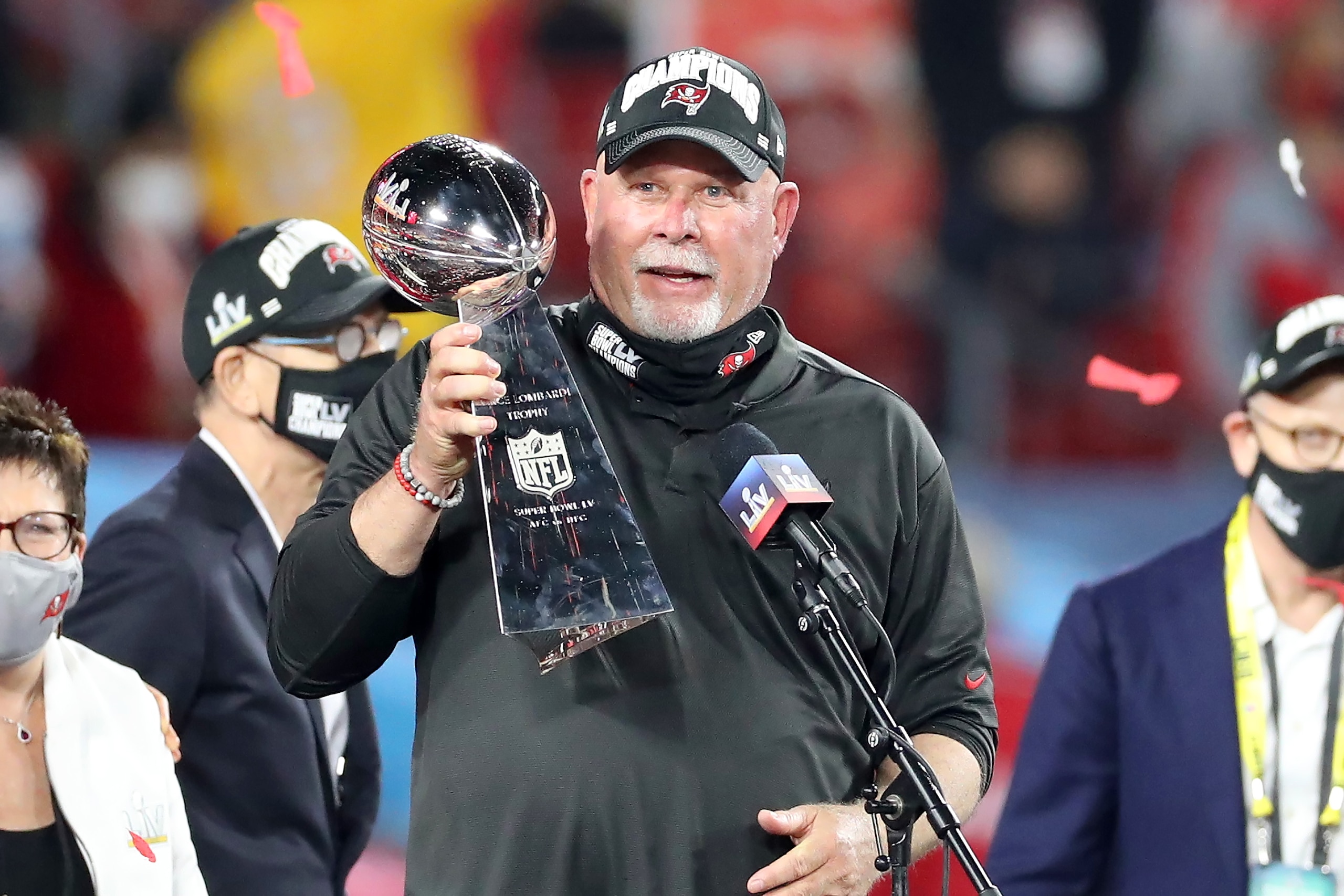TAMPA, FL - FEBRUARY 07: Super Bowl winning Head Coach Bruce Arians of the Tampa Bay Buccaneers holds the Lombardi Trophy after the Super Bowl LV game between the Kansas City Chiefs and the Tampa Bay Buccaneers on February 7, 2021 at Raymond James Stadium, in Tampa, FL. (Photo by Cliff Welch/Icon Sportswire via Getty Images)