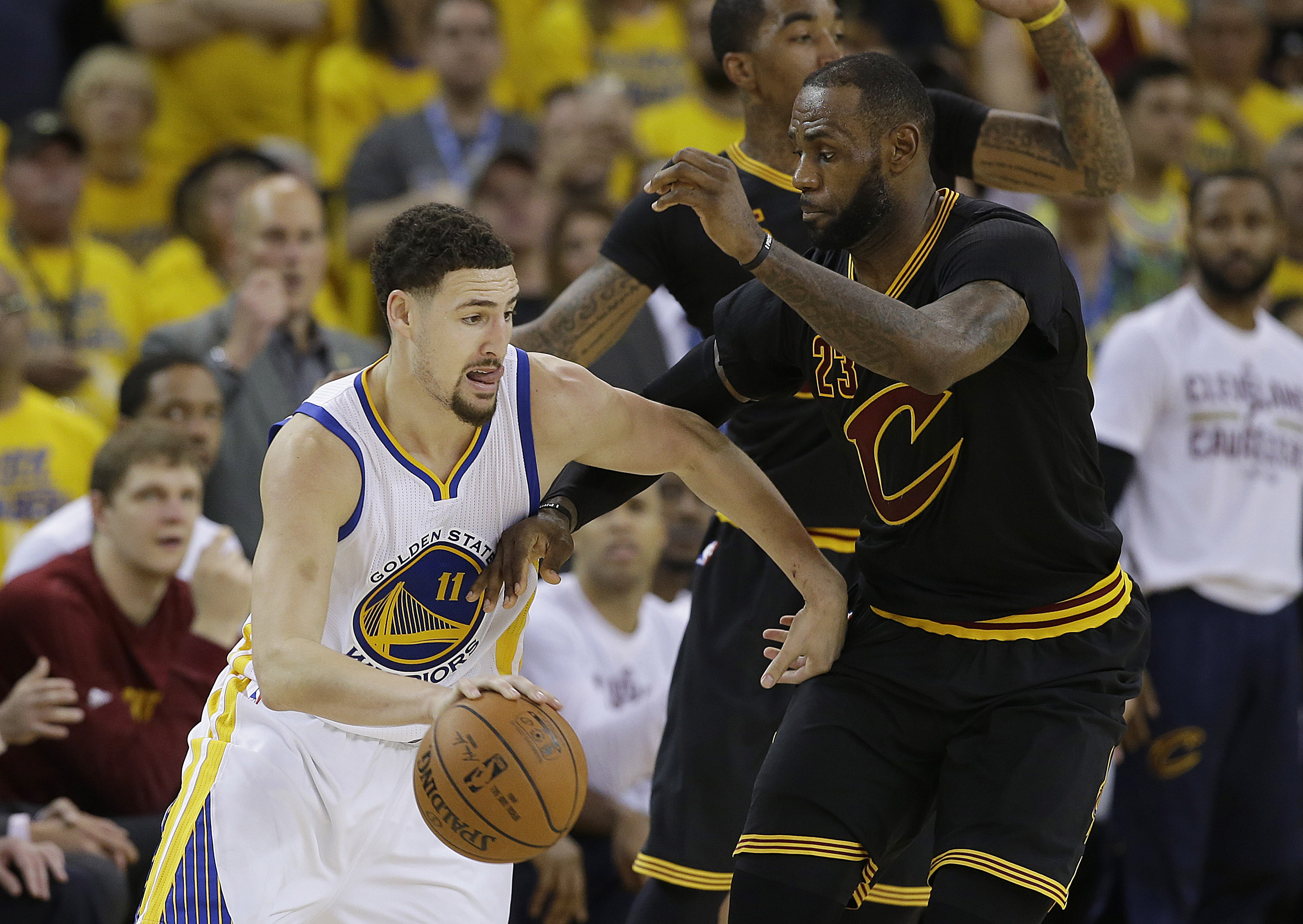 Golden State Warriors guard Klay Thompson (11) dribbles against Cleveland Cavaliers forward LeBron James during the second half of Game 7 of basketball's NBA Finals in Oakland, Calif., Sunday, June 19, 2016. (AP Photo/Marcio Jose Sanchez)