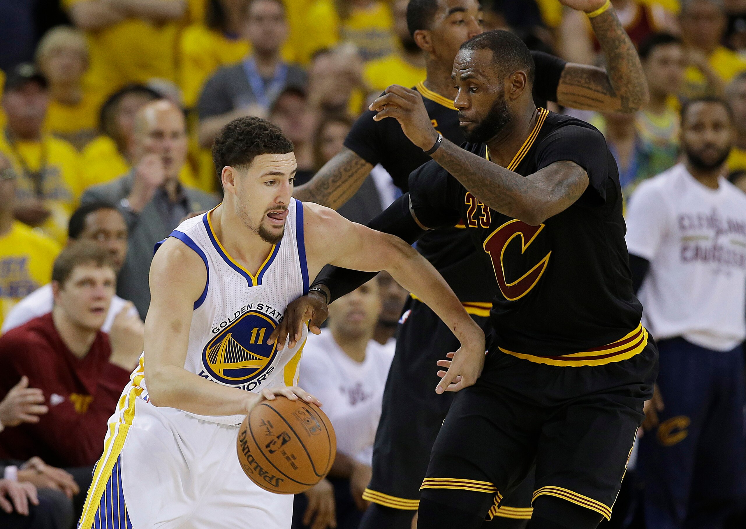 Golden State Warriors guard Klay Thompson (11) dribbles against Cleveland Cavaliers forward LeBron James during the second half of Game 7 of basketball's NBA Finals in Oakland, Calif., Sunday, June 19, 2016. (AP Photo/Marcio Jose Sanchez)