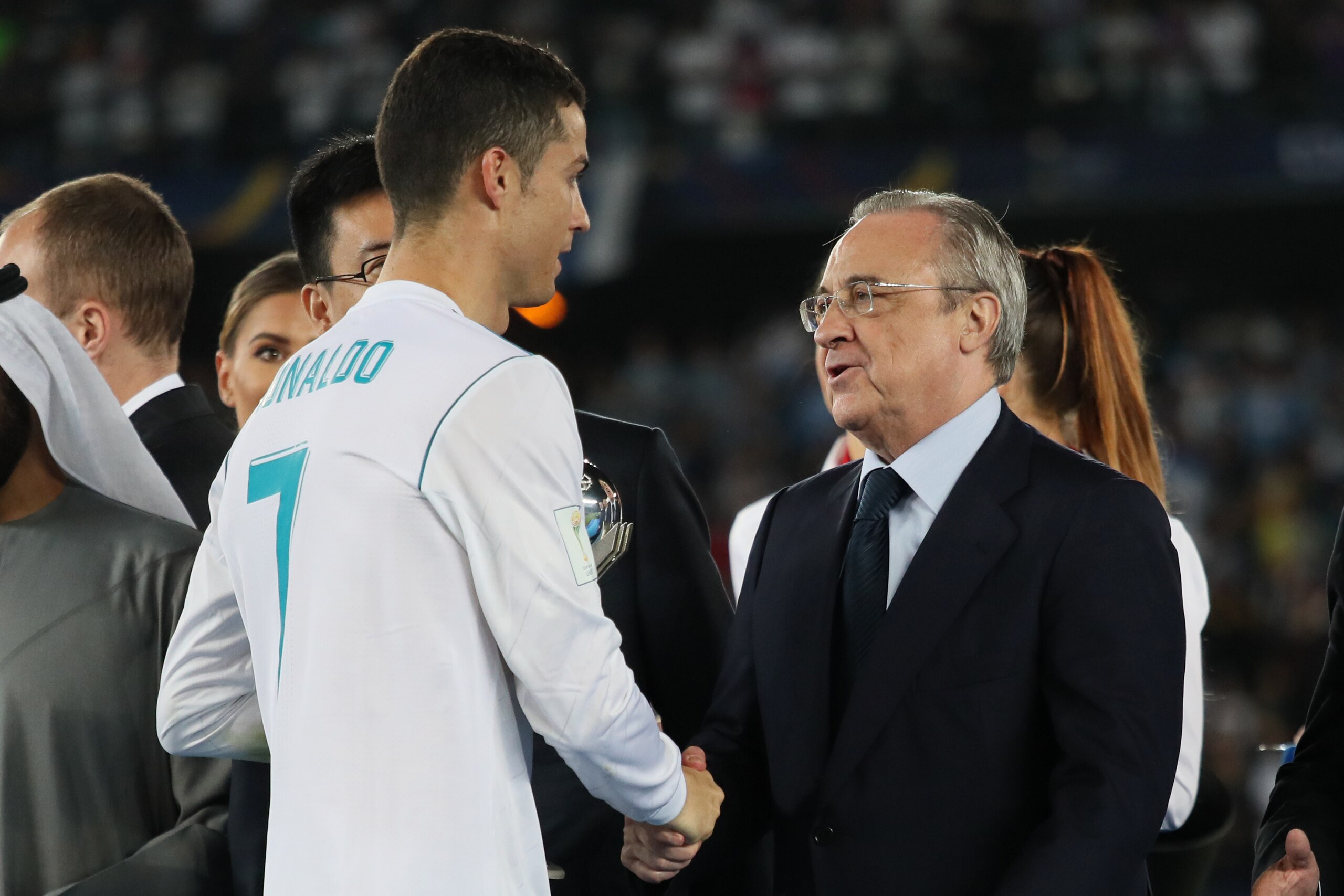 ABU DHABI, UNITED ARAB EMIRATES - DECEMBER 16:  Cristiano Ronaldo of Real Madrid shakes hands with Real Madrid President Florentino Perez at the end of the FIFA Club World Cup UAE 2017 final match between Gremio and Real Madrid CF at Zayed Sports City Stadium on December 16, 2017 in Abu Dhabi, United Arab Emirates. (Photo by Matthew Ashton - AMA/Getty Images)
