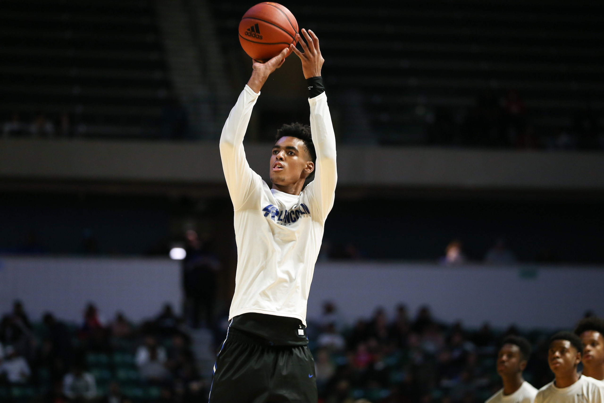 YPSILANTI, MI - DECEMBER 09:  Ypsilanti Lincoln Railsplitter sophomore Emoni Bates warms up before the start of the game against the River Rouge Panthers during the Ypsi Tip Off Classic on December 9, 2019 at the Eastern Michigan Convocation University Center in Ypsilanti, Michigan.  (Photo by Scott W. Grau/Icon Sportswire via Getty Images)