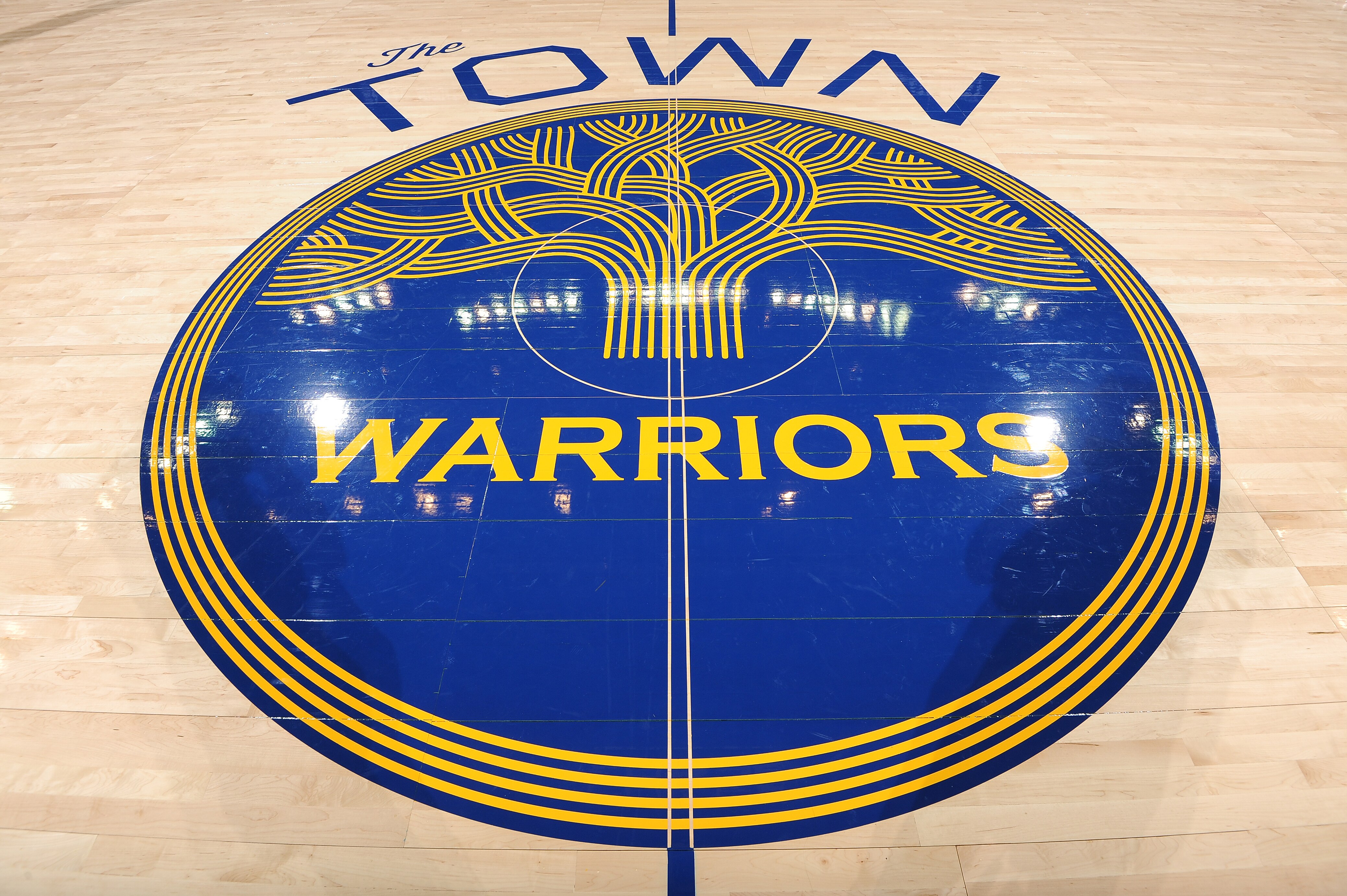 OAKLAND, CA - NOVEMBER 25: The Golden State Warriors logo before the game against the New Orleans Pelicans on November 25, 2017 at ORACLE Arena in Oakland, California. NOTE TO USER: User expressly acknowledges and agrees that, by downloading and or using this photograph, user is consenting to the terms and conditions of Getty Images License Agreement. Mandatory Copyright Notice: Copyright 2017 NBAE (Photo by Noah Graham/NBAE via Getty Images)