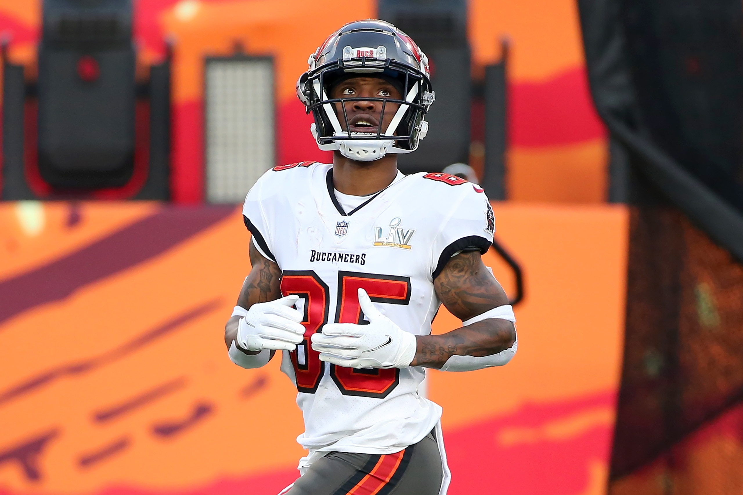 TAMPA, FL - FEBRUARY 07: Jaydon Mickens (85) of the Bucs warms up before the Super Bowl LV game between the Kansas City Chiefs and the Tampa Bay Buccaneers on February 7, 2021 at Raymond James Stadium, in Tampa, FL. (Photo by Cliff Welch/Icon Sportswire via Getty Images)