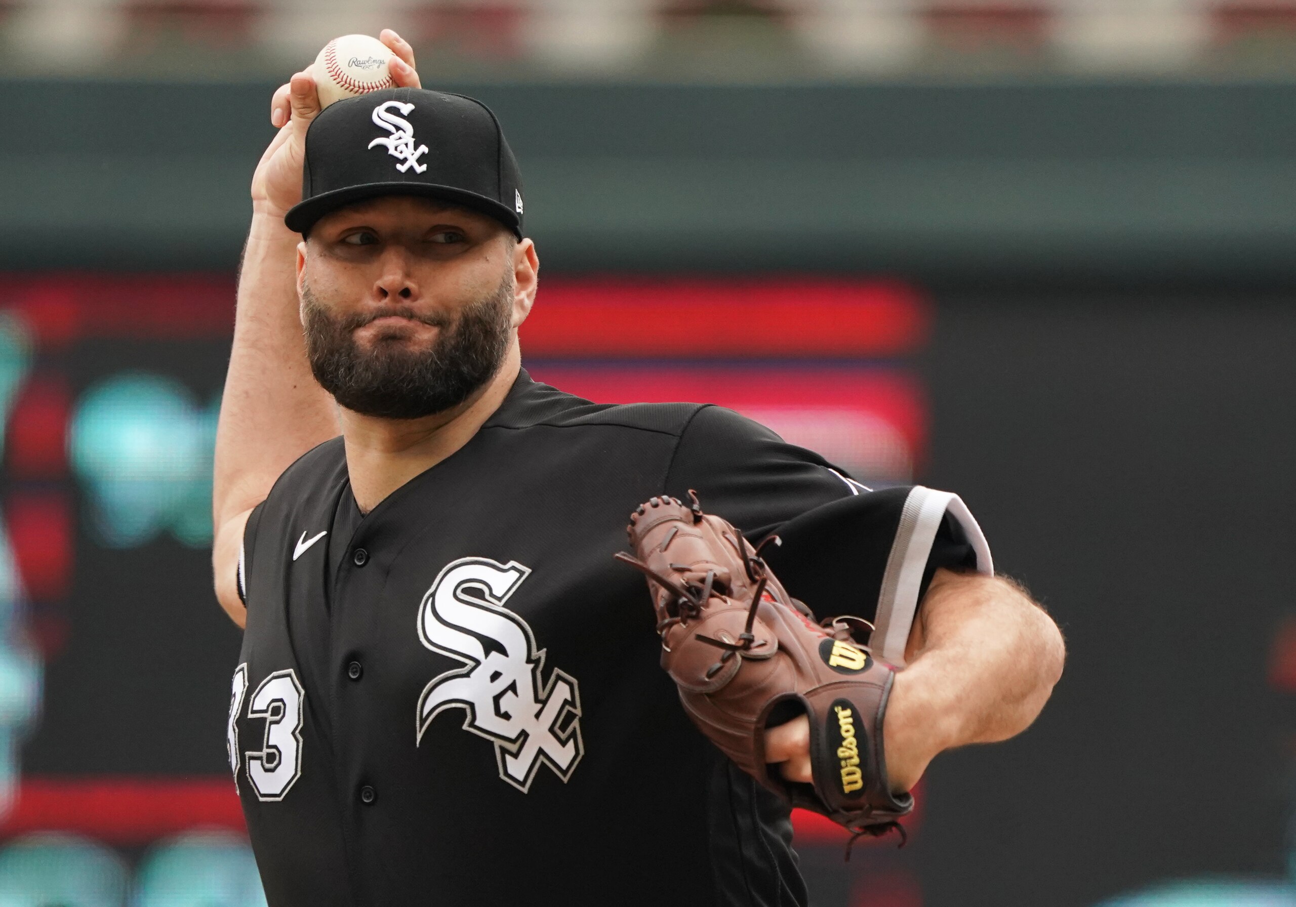 MINNEAPOLIS, MN - JULY 07: Chicago White Sox Starting pitcher Lance Lynn (33) delivers a pitch during a game between the Minnesota Twins and Chicago White Sox at Target Field in Minneapolis, MN on July 7, 2021.(Photo by Nick Wosika/Icon Sportswire via Getty Images)