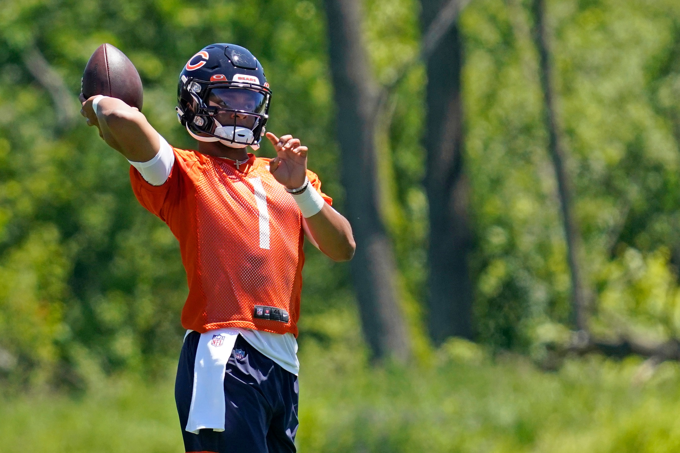Chicago Bears quarterback Justin Fields works on the field during NFL football practice in Lake Forest, Ill., Wednesday, June 16, 2021. (AP Photo/Nam Y. Huh)