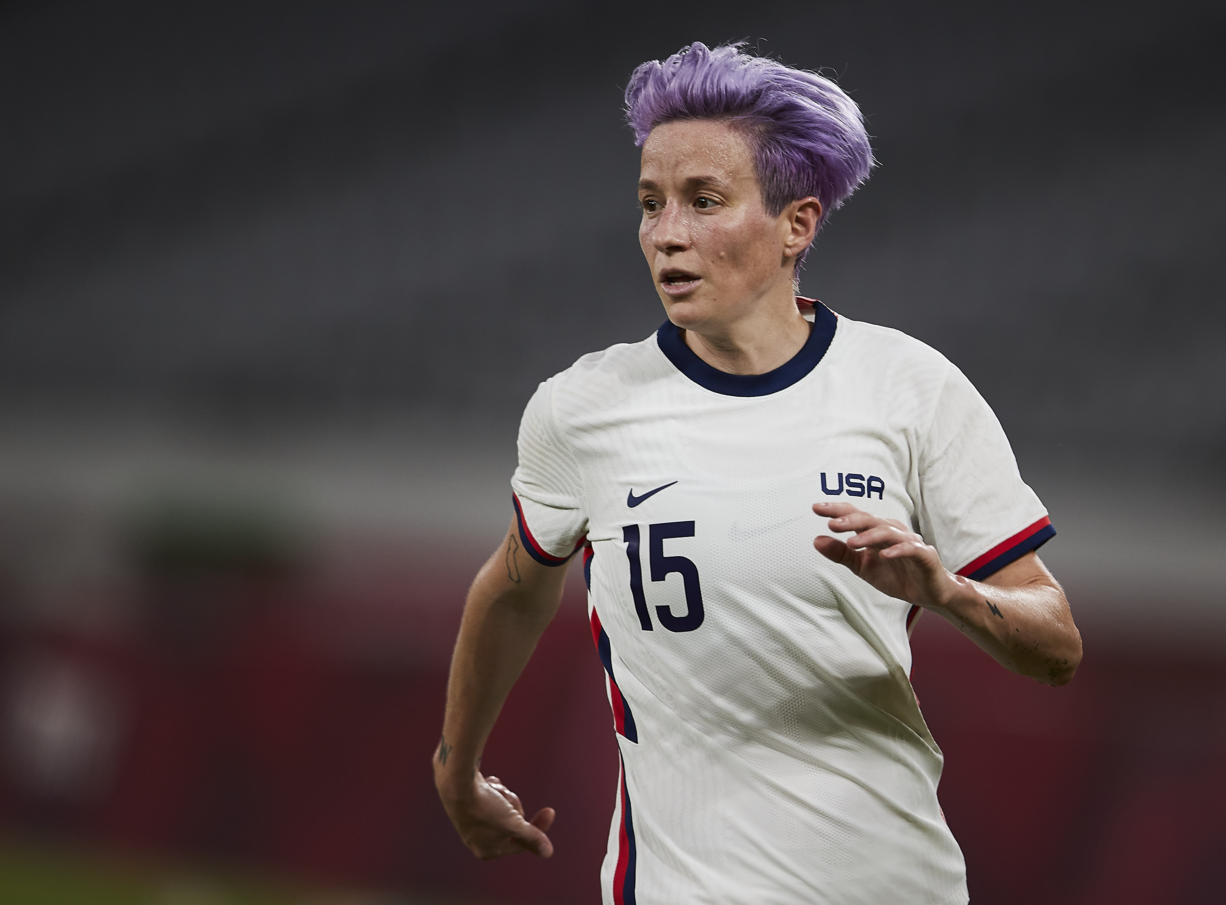 CHOFU, JAPAN - JULY 21: (BILD ZEITUNG OUT) Megan Rapinoe of USA looks on in the Women's First Round Group G match between Sweden and United States during the Tokyo 2020 Olympic Games at Tokyo Stadium on July 21, 2021 in Chofu, Tokyo, Japan. (Photo by Berengui/DeFodi Images via Getty Images)