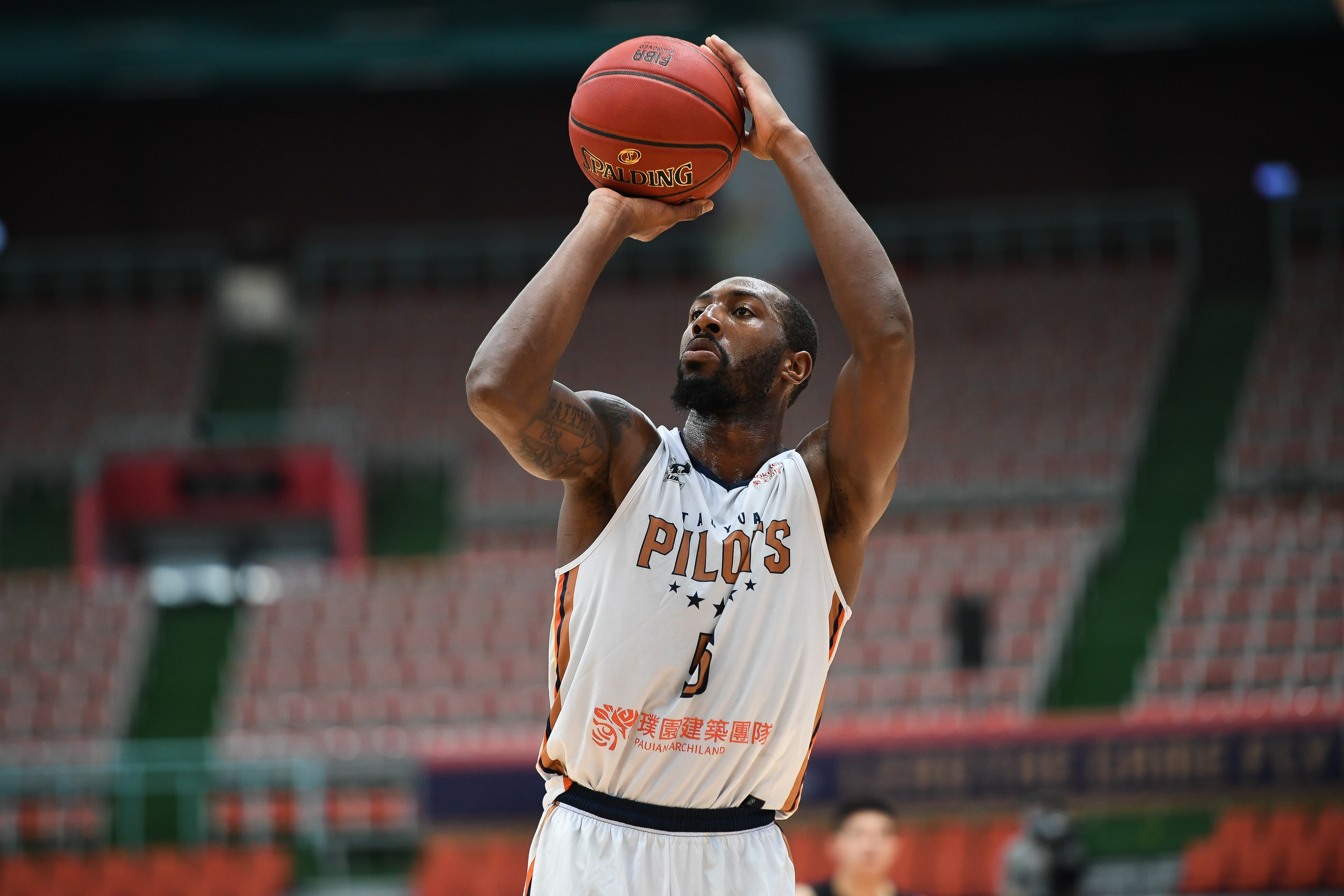 TAOYUAN, TAIWAN - JANUARY 23: Davon Reed #5 of Taoyuan Pilots make a jump shot during the P.League+ game between Taoyuan Pilots and Formosa Taishin Dreamers at the Taoyuan City Stadium on January 23, 2021 in Taoyuan, Taiwan. The game is held behind closed door as 13 new COVID-19 cases confirmed in Taoyuan recently. (Photo by Gene Wang/Getty Images ) TAOYUAN, TAIWAN - JANUARY 23: Davon Reed #5 of Taoyuan Pilots make a jump shot during the P.League+ game between Taoyuan Pilots and Formosa Taishin Dreamers at the Taoyuan City Stadium on January 23, 2021 in Taoyuan, Taiwan. The game is held behind closed door as 13 new COVID-19 cases confirmed in Taoyuan recently. (Photo by Gene Wang/Getty Images )