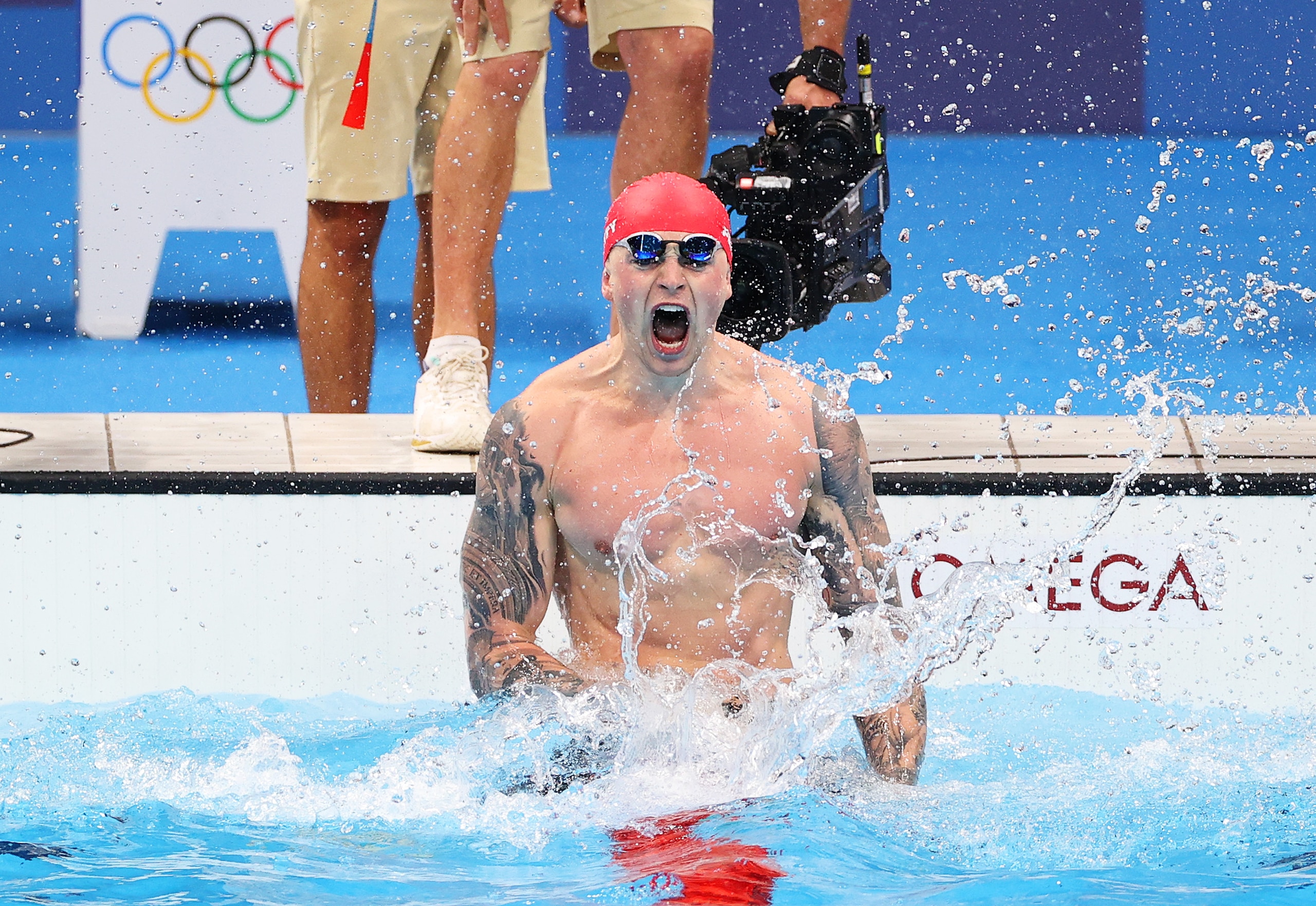 TOKYO, JAPAN - JULY 26: Adam Peaty of Team Great Britain celebrates after winning the gold medal in the Men's 100m Breaststroke Final on day three of the Tokyo 2020 Olympic Games at Tokyo Aquatics Centre on July 26, 2021 in Tokyo, Japan. (Photo by Davis Ramos/Getty Images)