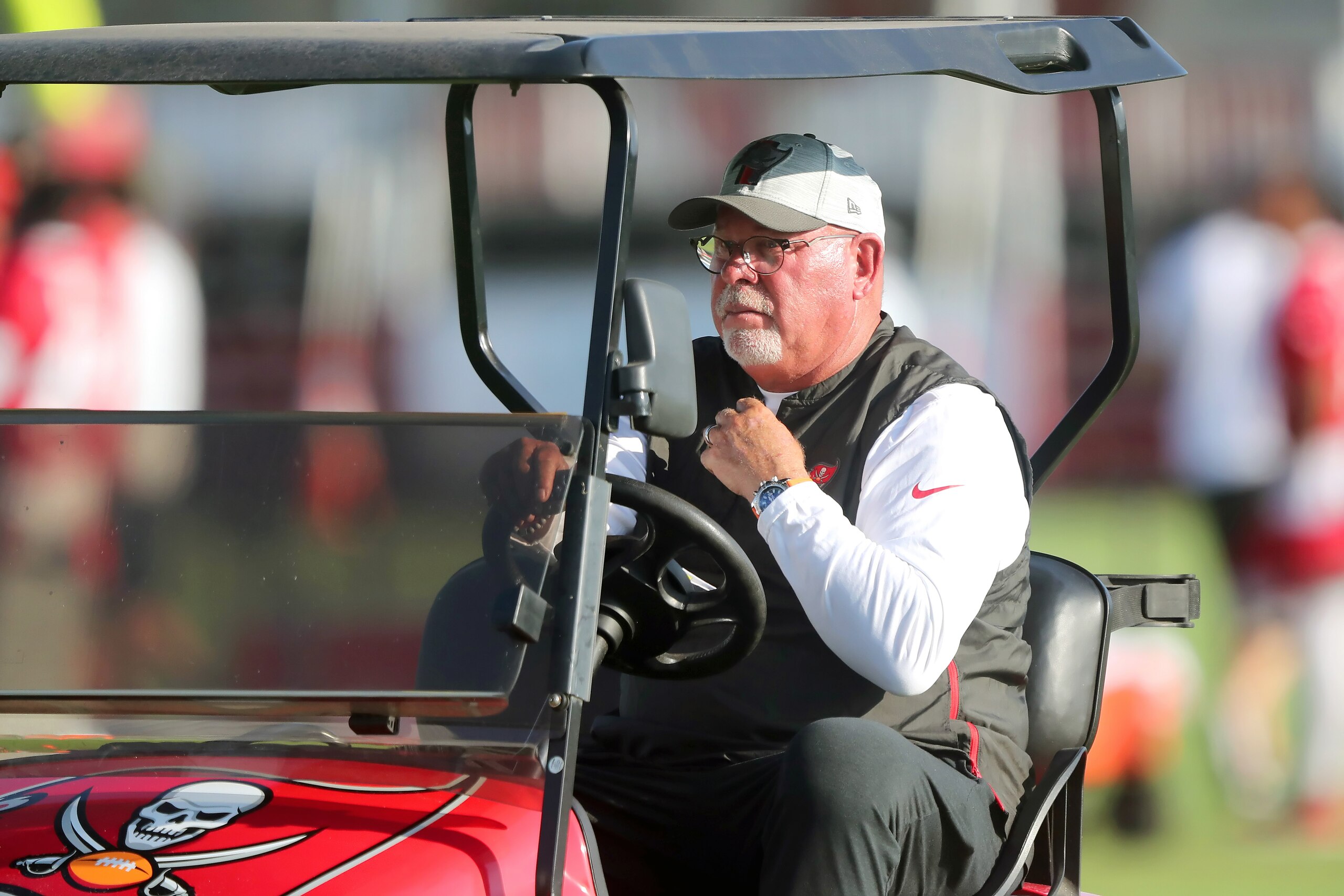 TAMPA, FL - JUL 26: Head Coach Bruce Arians drives his golf cart from one location to another during the Tampa Bay Buccaneers Training Camp on July 26, 2021 at the AdventHealth Training Center at One Buccaneer Place in Tampa, Florida. (Photo by Cliff Welch/Icon Sportswire via Getty Images)