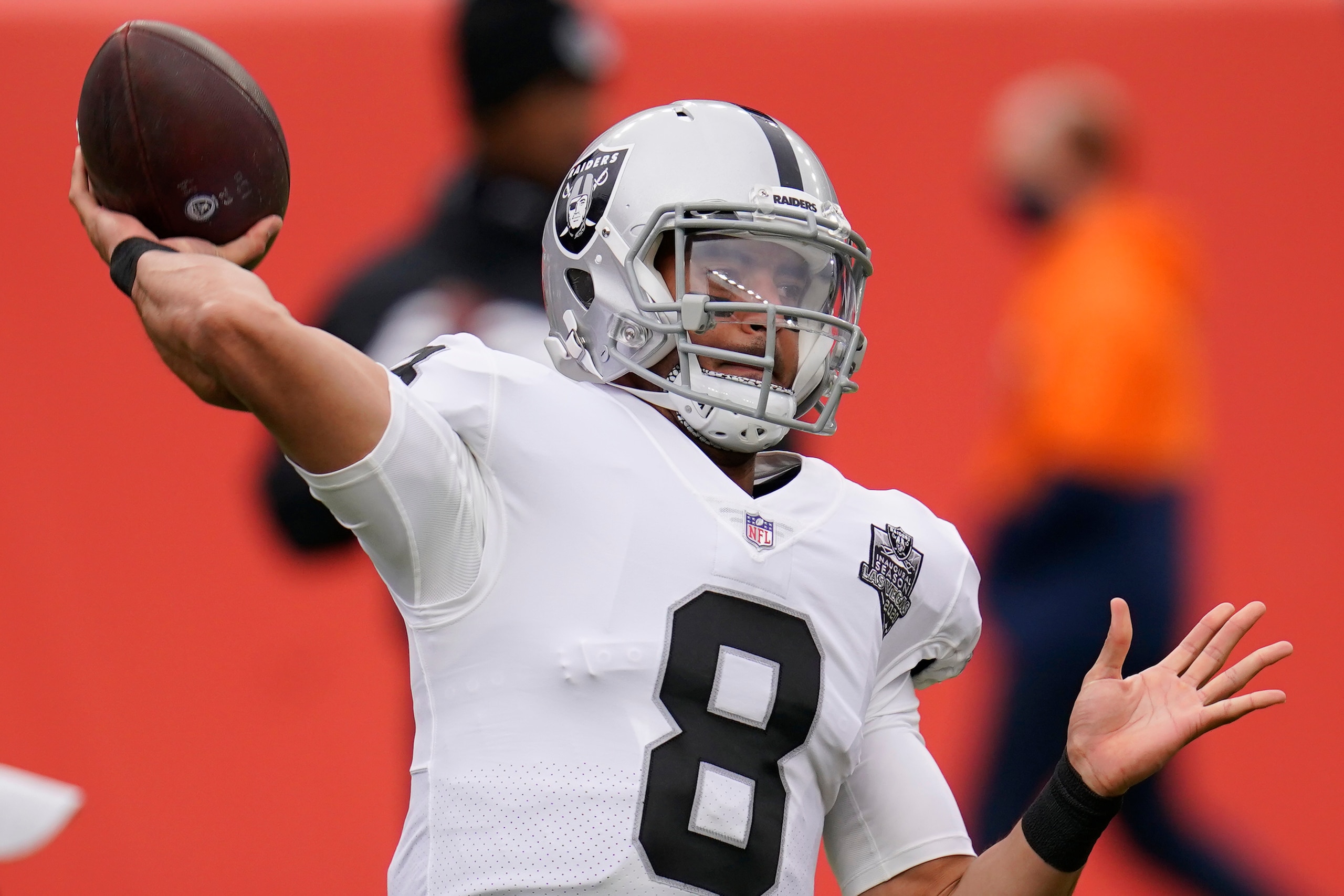 Las Vegas Raiders quarterback Marcus Mariota (8) warms up before an NFL football gameagainst the Denver Broncos, Sunday, Jan. 3, 2021, in Denver. (AP Photo/David Zalubowski)