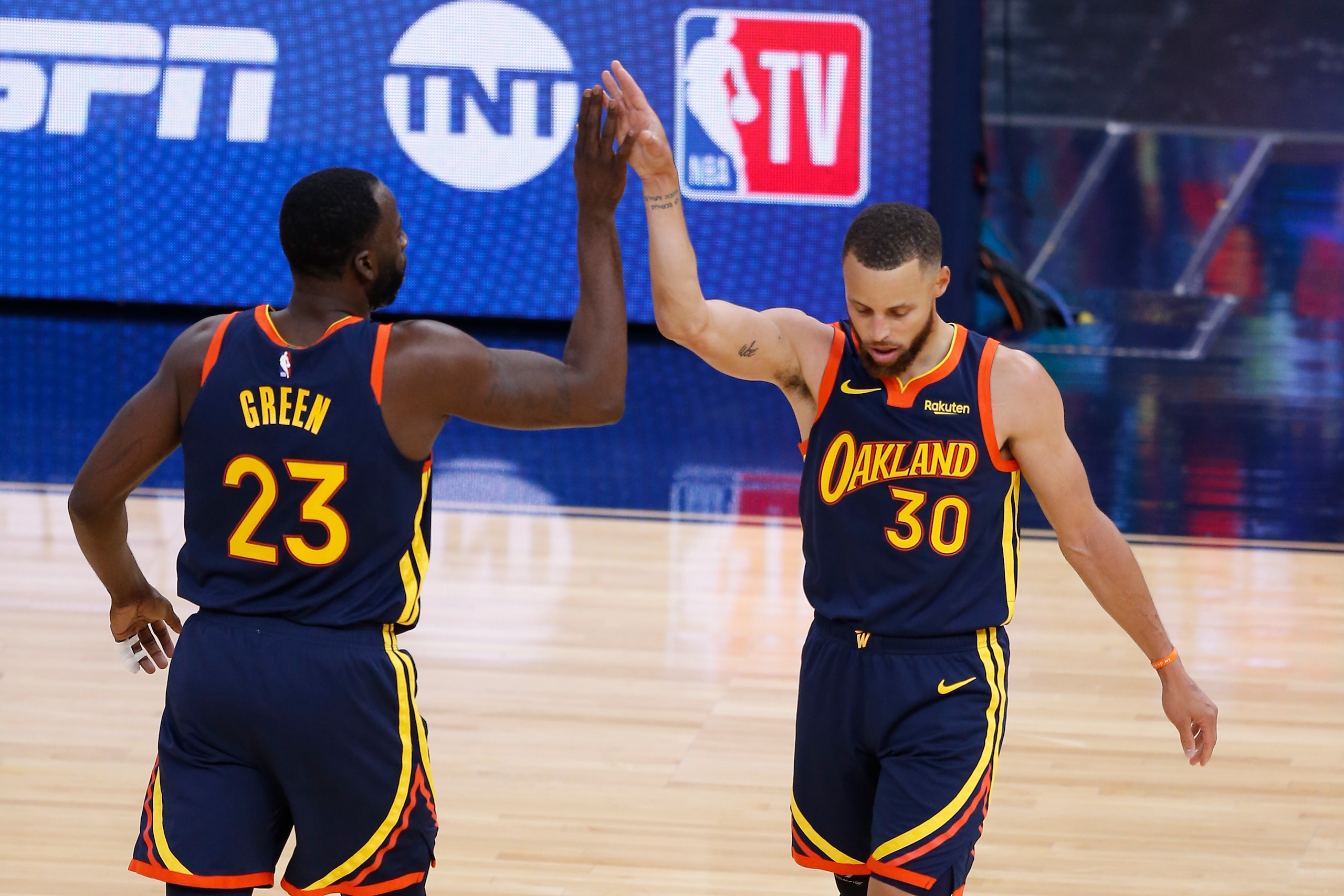 SAN FRANCISCO, CALIFORNIA - MAY 21: Stephen Curry #30 of the Golden State Warriors celebrates a basket with Draymond Green #23 in the first quarter NBA Play-In Tournament game against the Memphis Grizzlies at Chase Center on May 21, 2021 in San Francisco, California. NOTE TO USER: User expressly acknowledges and agrees that, by downloading and or using this photograph, User is consenting to the terms and conditions of the Getty Images License Agreement. (Photo by Lachlan Cunningham/Getty Images)