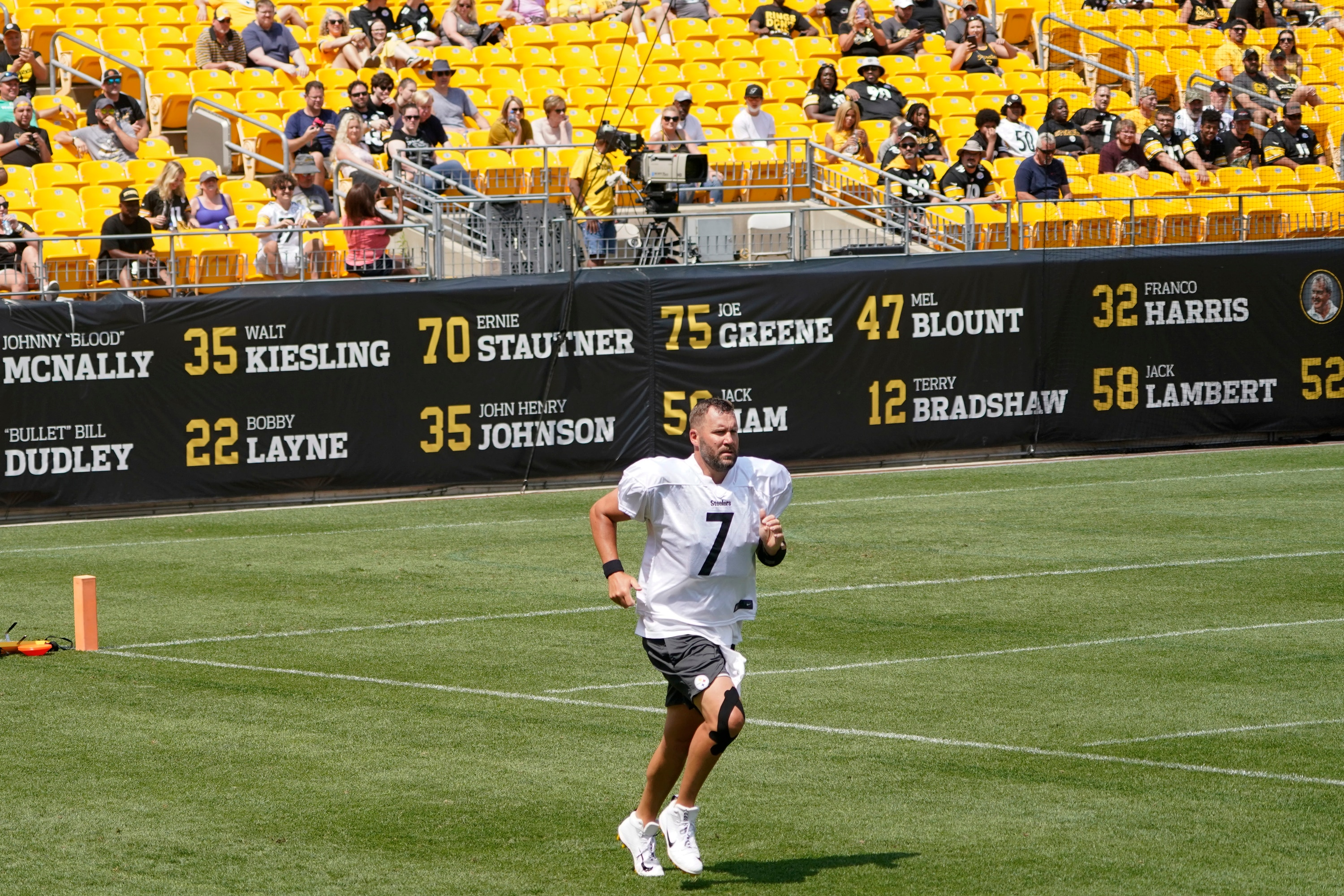 Pittsburgh Steelers quarterback Ben Roethlisberger (7) does sprints during NFL football training camp as fans watch at Heinz Field, Saturday, July 31, 2021, in Pittsburgh. (AP Photo/Keith Srakocic)