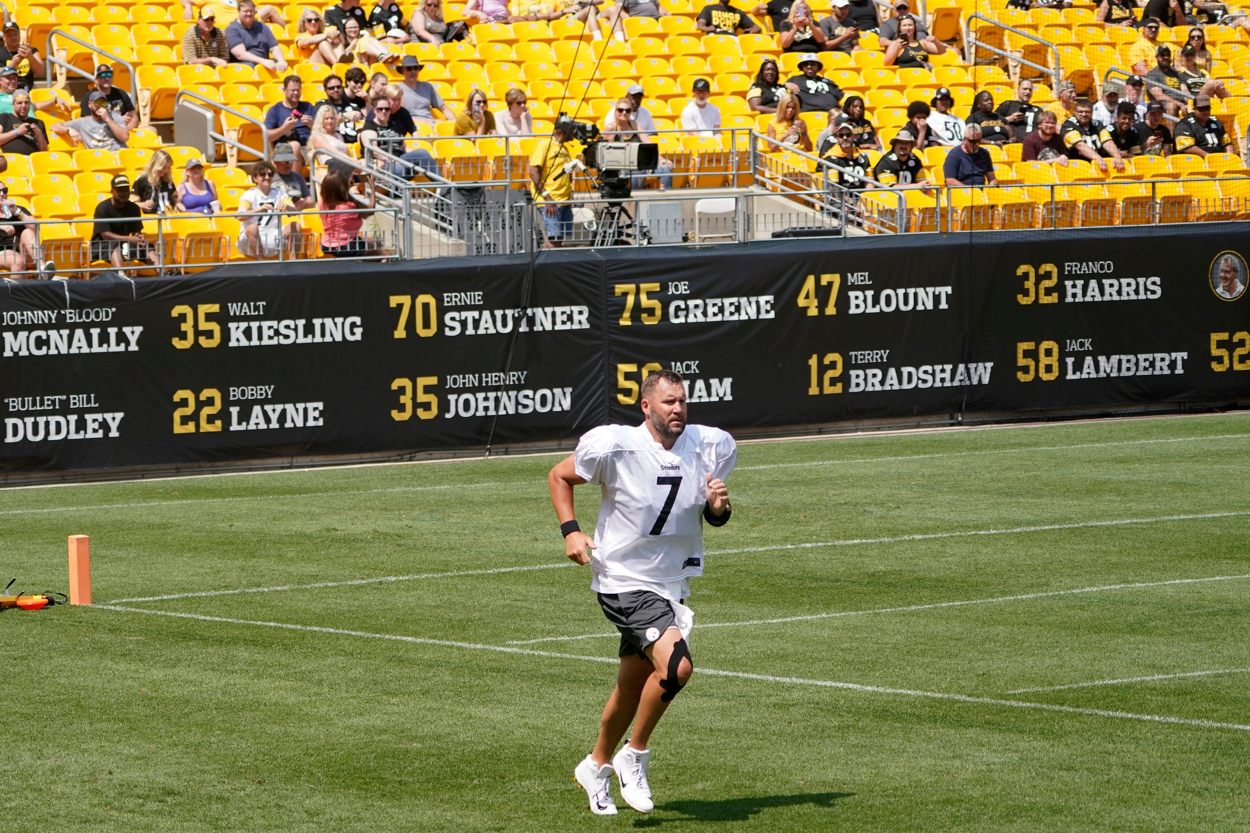 Pittsburgh Steelers quarterback Ben Roethlisberger (7) does sprints during NFL football training camp as fans watch at Heinz Field, Saturday, July 31, 2021, in Pittsburgh. (AP Photo/Keith Srakocic)