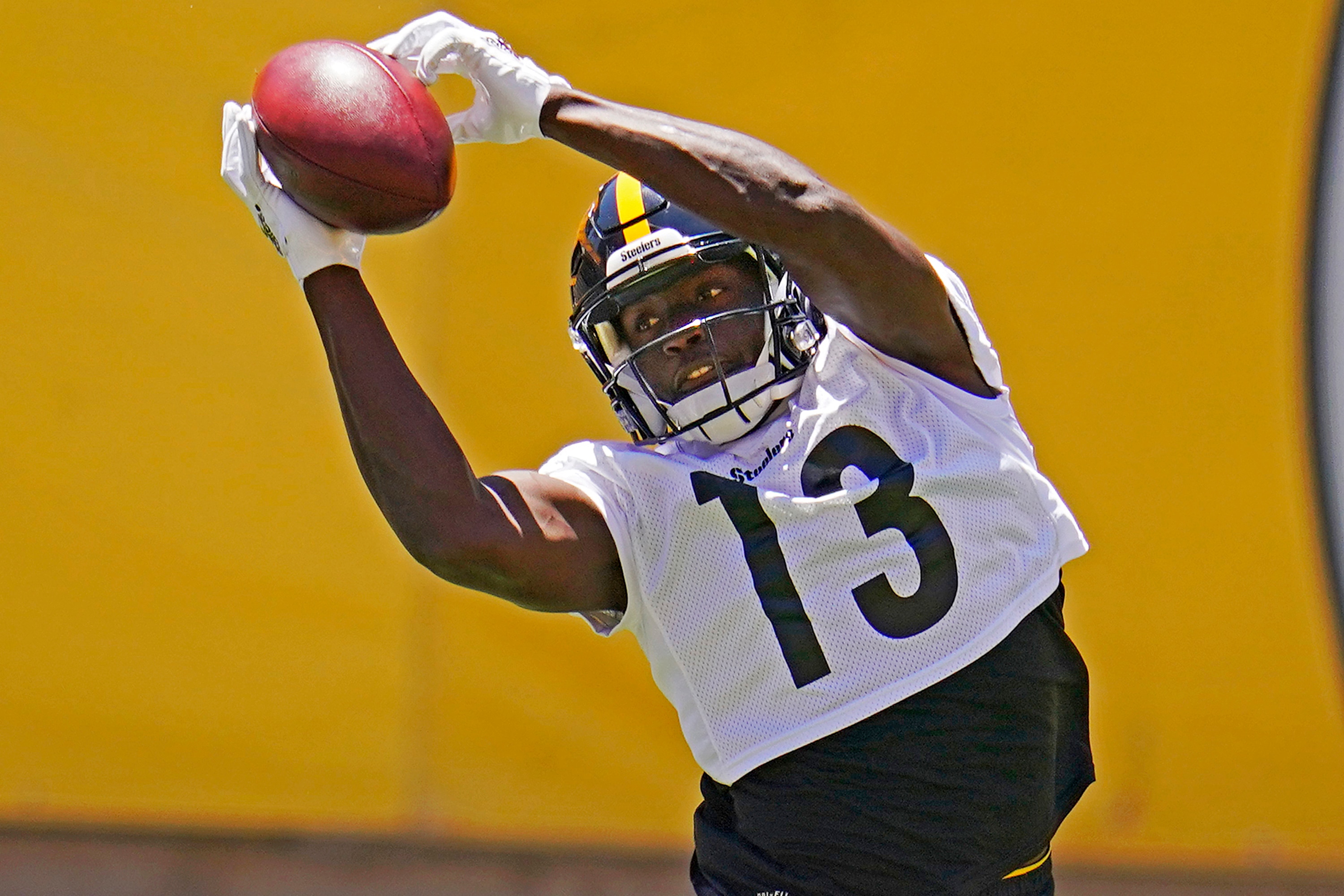 Pittsburgh Steelers wide receiver James Washington (13) works during the team's NFL mini-camp football practice in Pittsburgh, Wednesday, June 16, 2021. (AP Photo/Gene J. Puskar) Pittsburgh Steelers wide receiver James Washington (13) works during the team's NFL mini-camp football practice in Pittsburgh, Wednesday, June 16, 2021. (AP Photo/Gene J. Puskar)
