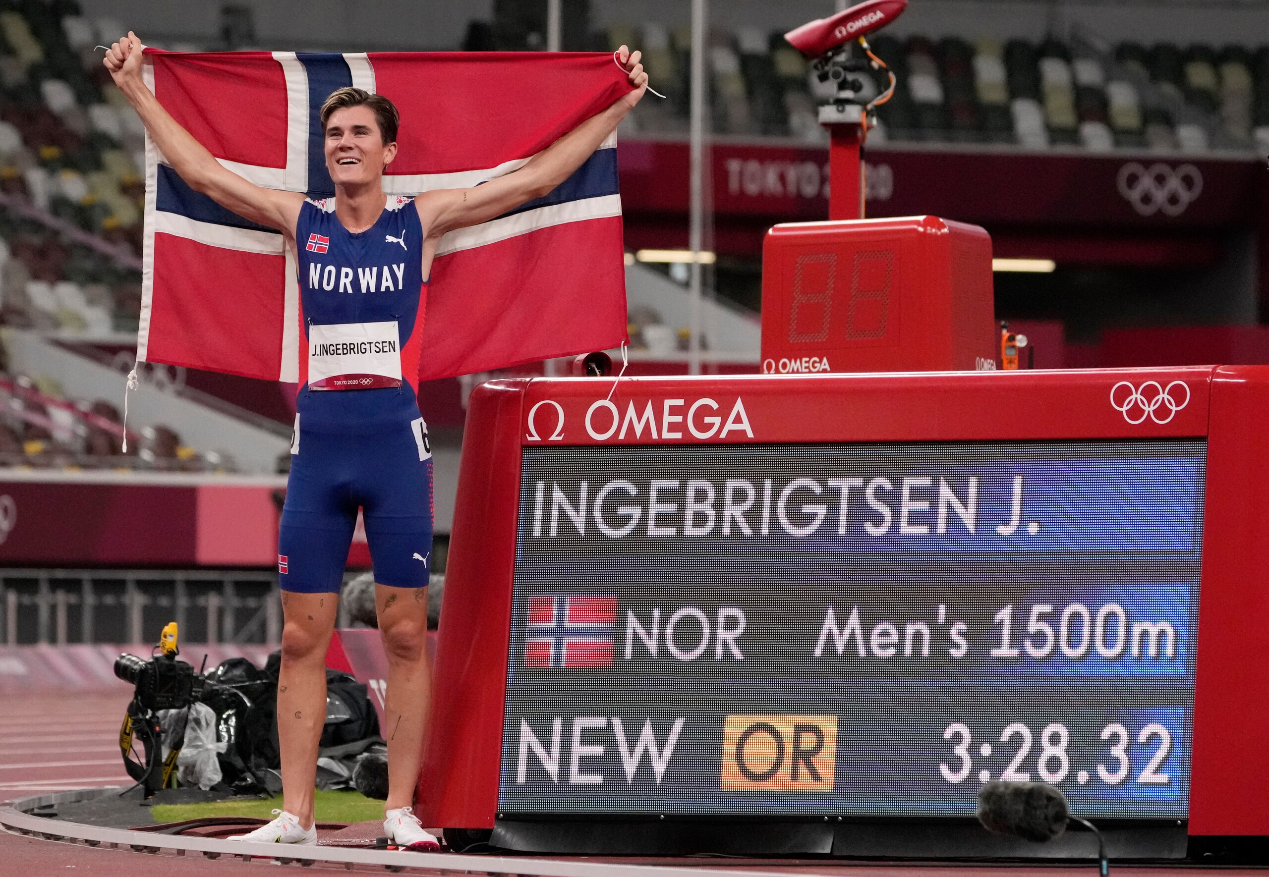 Jakob Ingebrigtsen, of Norway celebrates winning the gold medal in the final of the men's 1,500-meters at the 2020 Summer Olympics, Saturday, Aug. 7, 2021, in Tokyo, Japan. (AP Photo/Charlie Riedel)