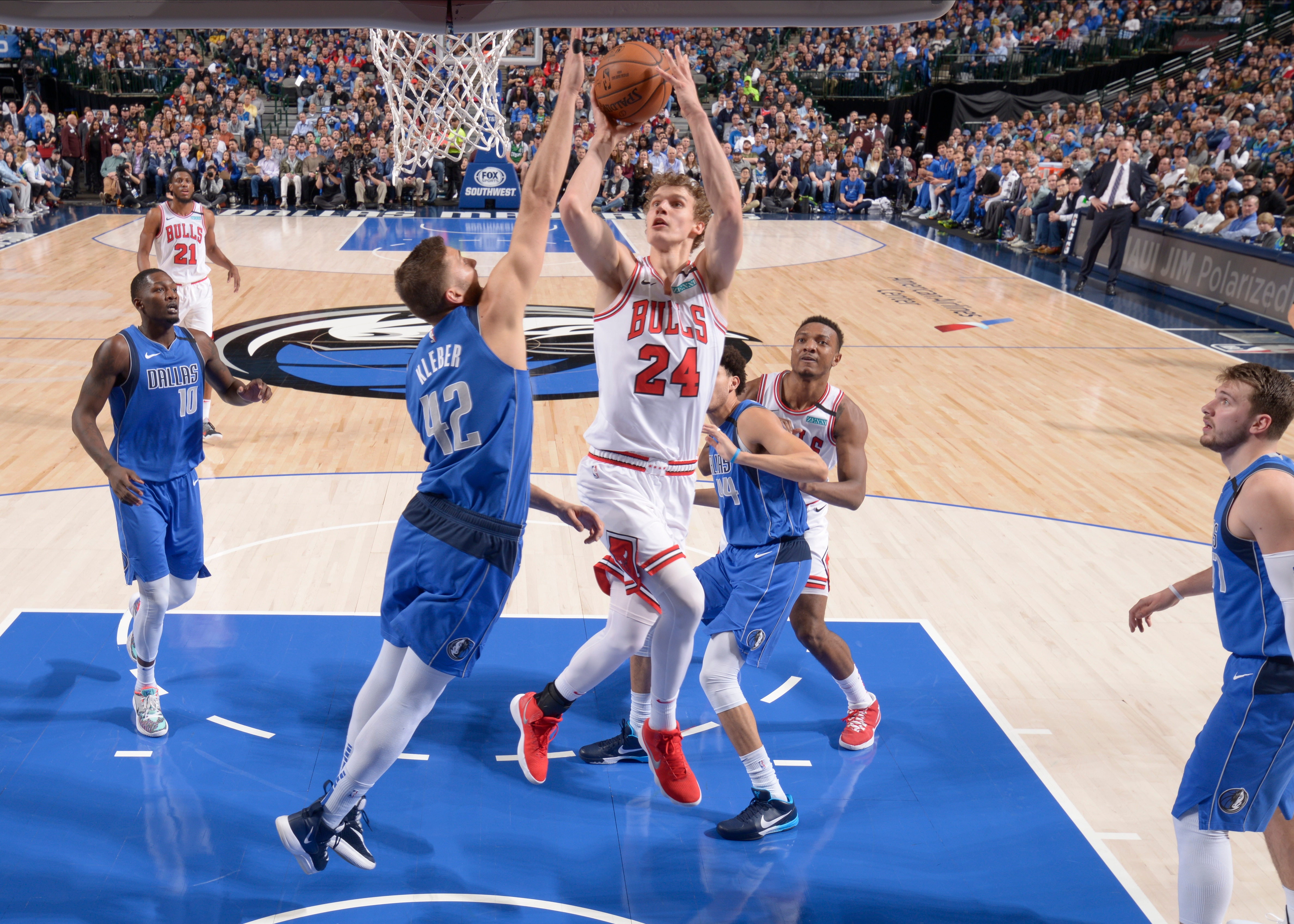 DALLAS, TX - JANUARY 6:  Lauri Markkanen #24 of the Chicago Bulls shoots the ball against the Dallas Mavericks on January 6, 2020 at the American Airlines Center in Dallas, Texas. NOTE TO USER: User expressly acknowledges and agrees that, by downloading and or using this photograph, User is consenting to the terms and conditions of the Getty Images License Agreement. Mandatory Copyright Notice: Copyright 2020 NBAE (Photo by Glenn James/NBAE via Getty Images)