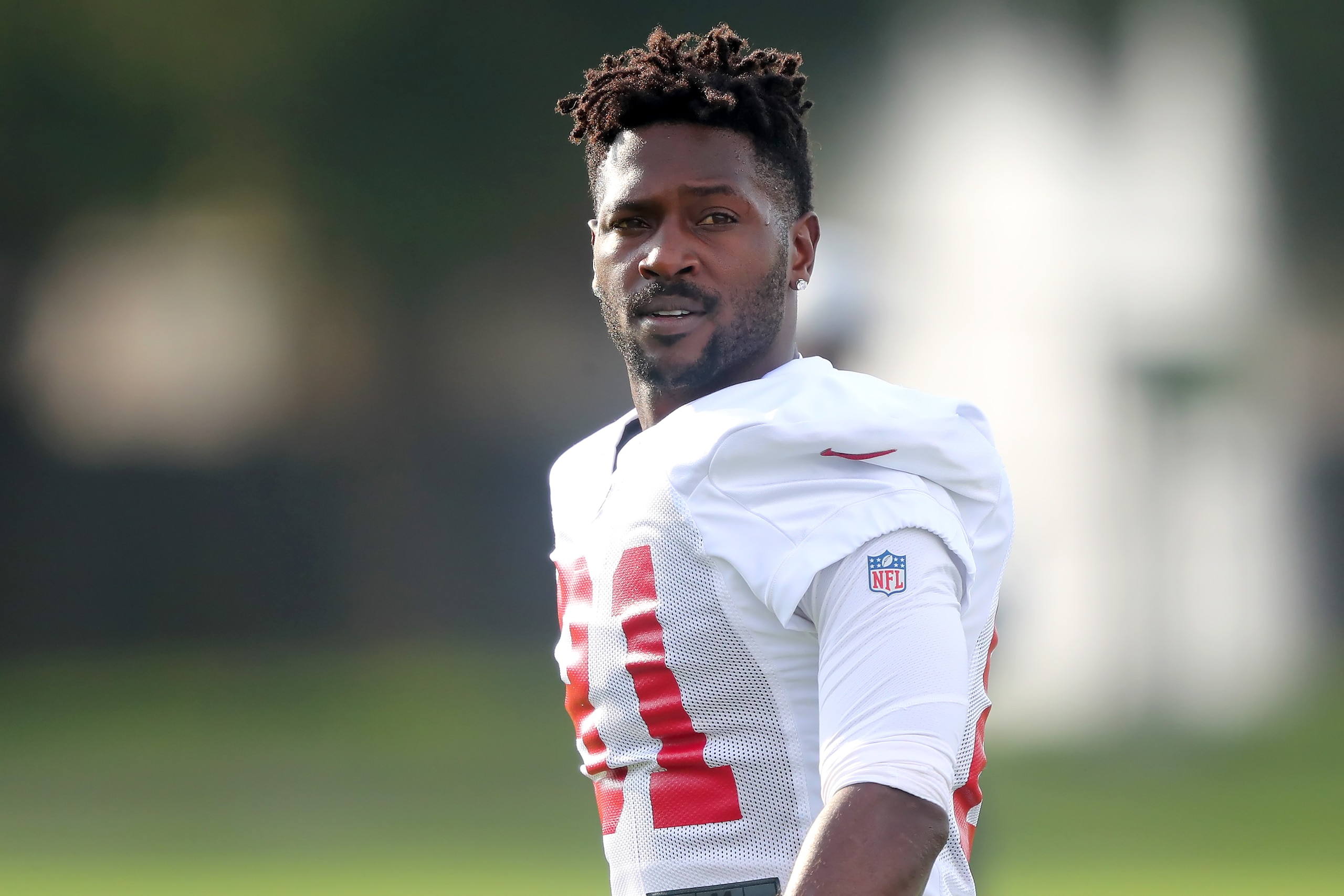 TAMPA, FL - JUL 27: Antonio Brown (81) warms up during the Tampa Bay Buccaneers Training Camp on July 27, 2021 at the AdventHealth Training Center at One Buccaneer Place in Tampa, Florida. (Photo by Cliff Welch/Icon Sportswire via Getty Images)