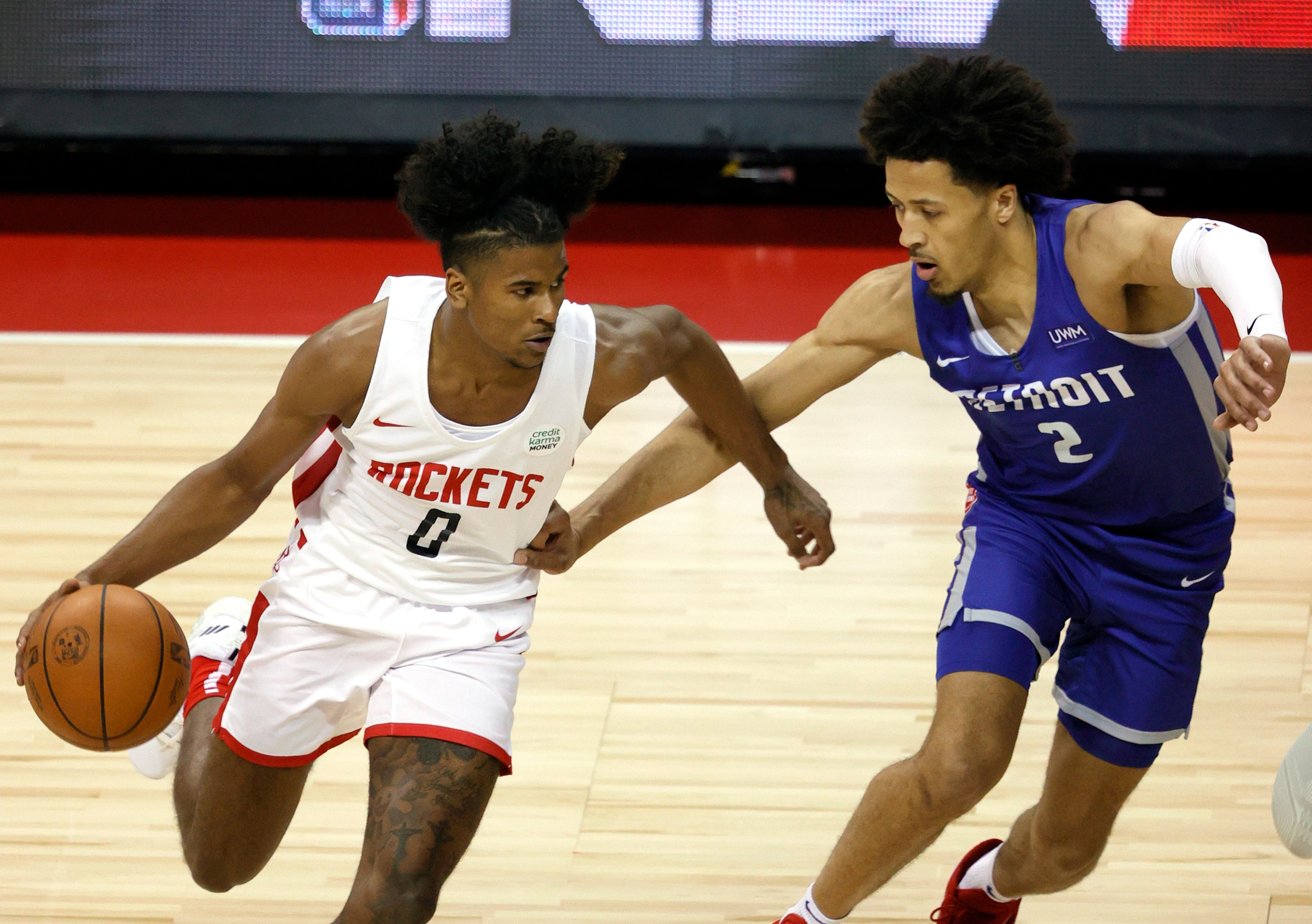 LAS VEGAS, NEVADA - AUGUST 10:  Jalen Green #0 of the Houston Rockets drives against Cade Cunningham #2 of the Detroit Pistons during the 2021 NBA Summer League at the Thomas & Mack Center on August 10, 2021 in Las Vegas, Nevada. NOTE TO USER: User expressly acknowledges and agrees that, by downloading and or using this photograph, User is consenting to the terms and conditions of the Getty Images License Agreement. (Photo by Ethan Miller/Getty Images)