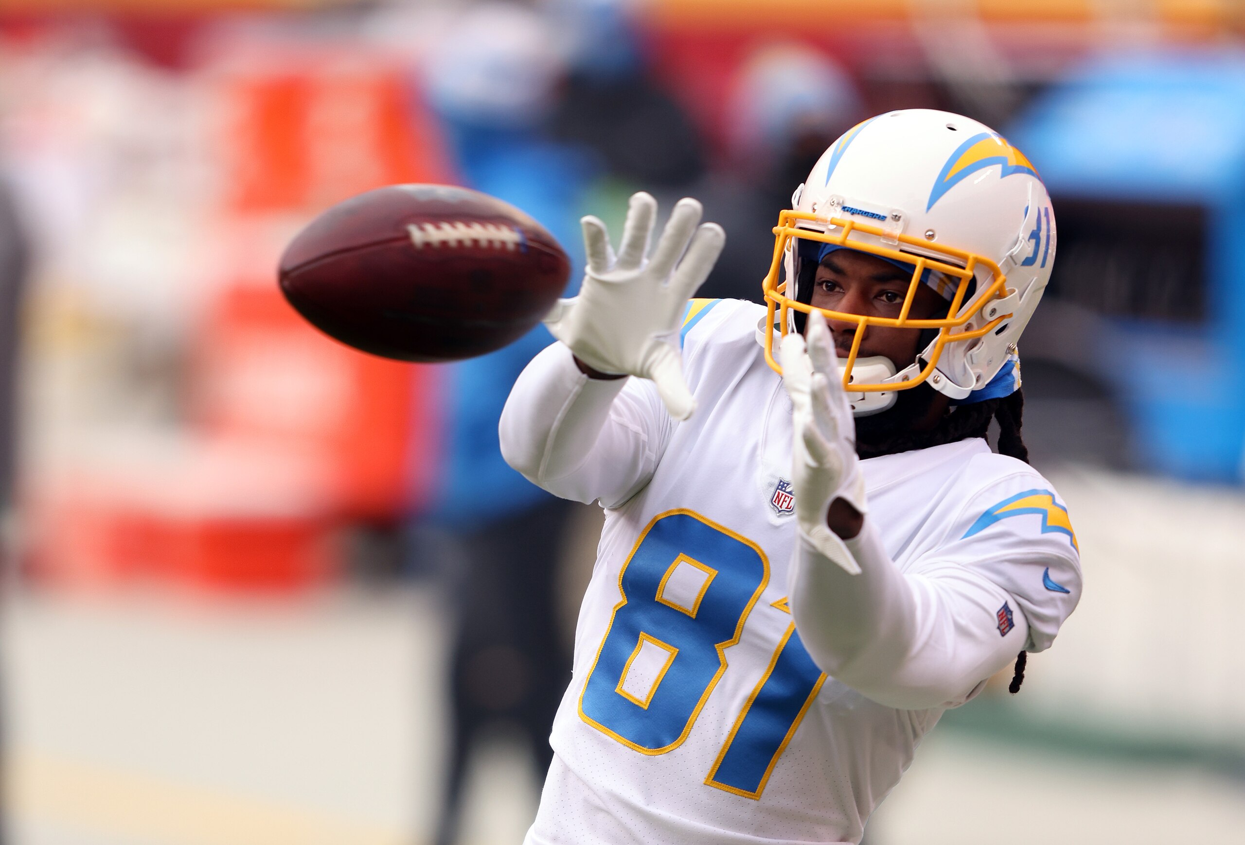 KANSAS CITY, MISSOURI - JANUARY 03:  Mike Williams #81 of the Los Angeles Chargers warms up prior to the game against the Kansas City Chiefs at Arrowhead Stadium on January 03, 2021 in Kansas City, Missouri. (Photo by Jamie Squire/Getty Images)