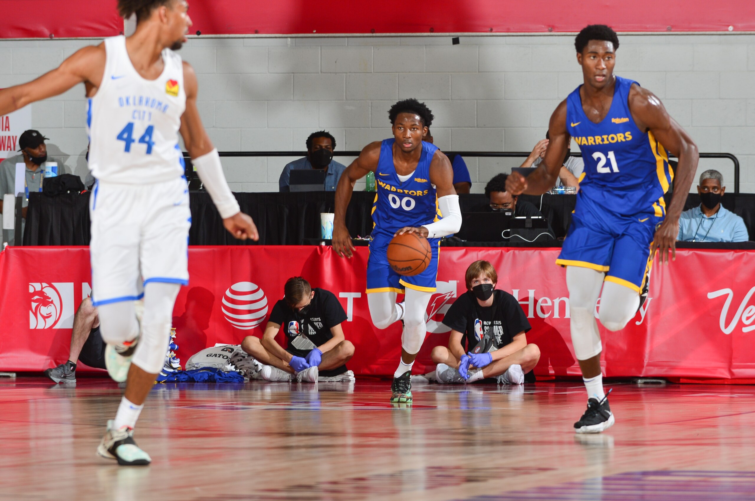 LAS VEGAS, NV - AUGUST 13: Jonathan Kuminga #00 of the Golden State Warriors handles the ball during the game against the Oklahoma City Thunder during the 2021 Las Vegas Summer League on August 13, 2021 at the Thomas & Mack Center in Las Vegas, Nevada. NOTE TO USER: User expressly acknowledges and agrees that, by downloading and/or using this Photograph, user is consenting to the terms and conditions of the Getty Images License Agreement. Mandatory Copyright Notice: Copyright 2021 NBAE (Photo by Bart Young/NBAE via Getty Images) LAS VEGAS, NV - AUGUST 13: Jonathan Kuminga #00 of the Golden State Warriors handles the ball during the game against the Oklahoma City Thunder during the 2021 Las Vegas Summer League on August 13, 2021 at the Thomas & Mack Center in Las Vegas, Nevada. NOTE TO USER: User expressly acknowledges and agrees that, by downloading and/or using this Photograph, user is consenting to the terms and conditions of the Getty Images License Agreement. Mandatory Copyright Notice: Copyright 2021 NBAE (Photo by Bart Young/NBAE via Getty Images)
