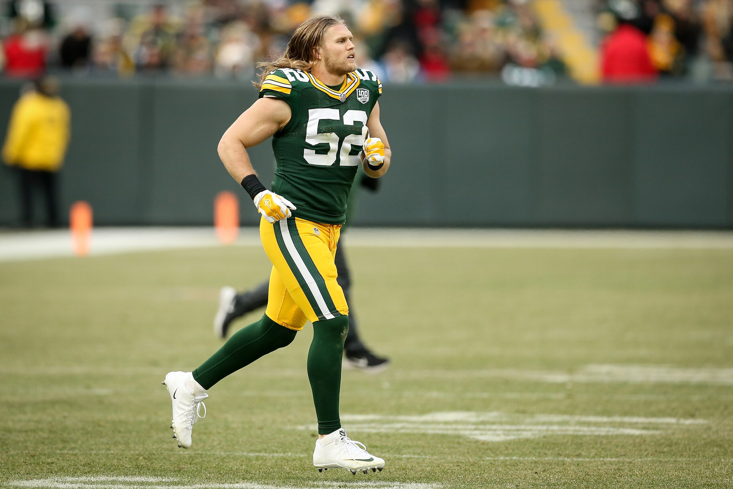 GREEN BAY, WISCONSIN - DECEMBER 30:  Clay Matthews #52 of the Green Bay Packers jogs across the field after losing to the Detroit Lions 31-0 at Lambeau Field on December 30, 2018 in Green Bay, Wisconsin. (Photo by Dylan Buell/Getty Images)