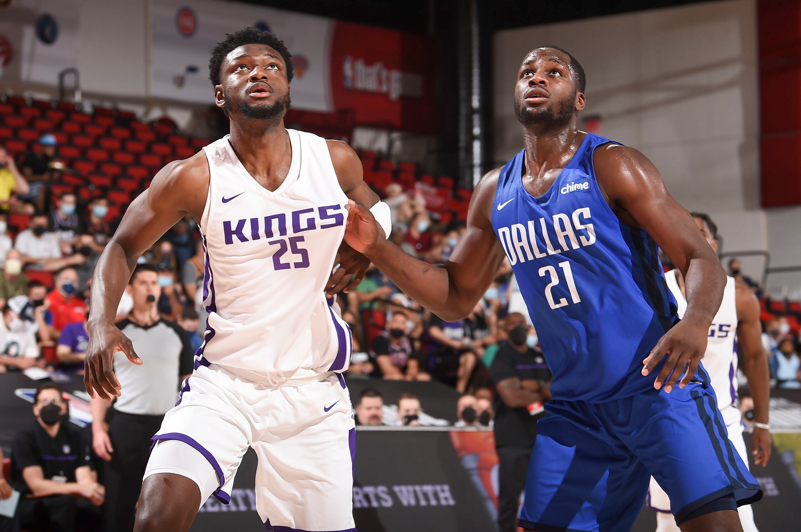 LAS VEGAS, NV - AUGUST 15: Chimezie Metu #25 of the Sacramento Kings and Eugene Omoruyi #21 of the Dallas Mavericks fight for position during the 2021 Las Vegas Summer League on August 15, 2021 at the Cox Pavilion in Las Vegas, Nevada. NOTE TO USER: User expressly acknowledges and agrees that, by downloading and/or using this Photograph, user is consenting to the terms and conditions of the Getty Images License Agreement. Mandatory Copyright Notice: Copyright 2021 NBAE (Photo by David Dow/NBAE via Getty Images) LAS VEGAS, NV - AUGUST 15: Chimezie Metu #25 of the Sacramento Kings and Eugene Omoruyi #21 of the Dallas Mavericks fight for position during the 2021 Las Vegas Summer League on August 15, 2021 at the Cox Pavilion in Las Vegas, Nevada. NOTE TO USER: User expressly acknowledges and agrees that, by downloading and/or using this Photograph, user is consenting to the terms and conditions of the Getty Images License Agreement. Mandatory Copyright Notice: Copyright 2021 NBAE (Photo by David Dow/NBAE via Getty Images)