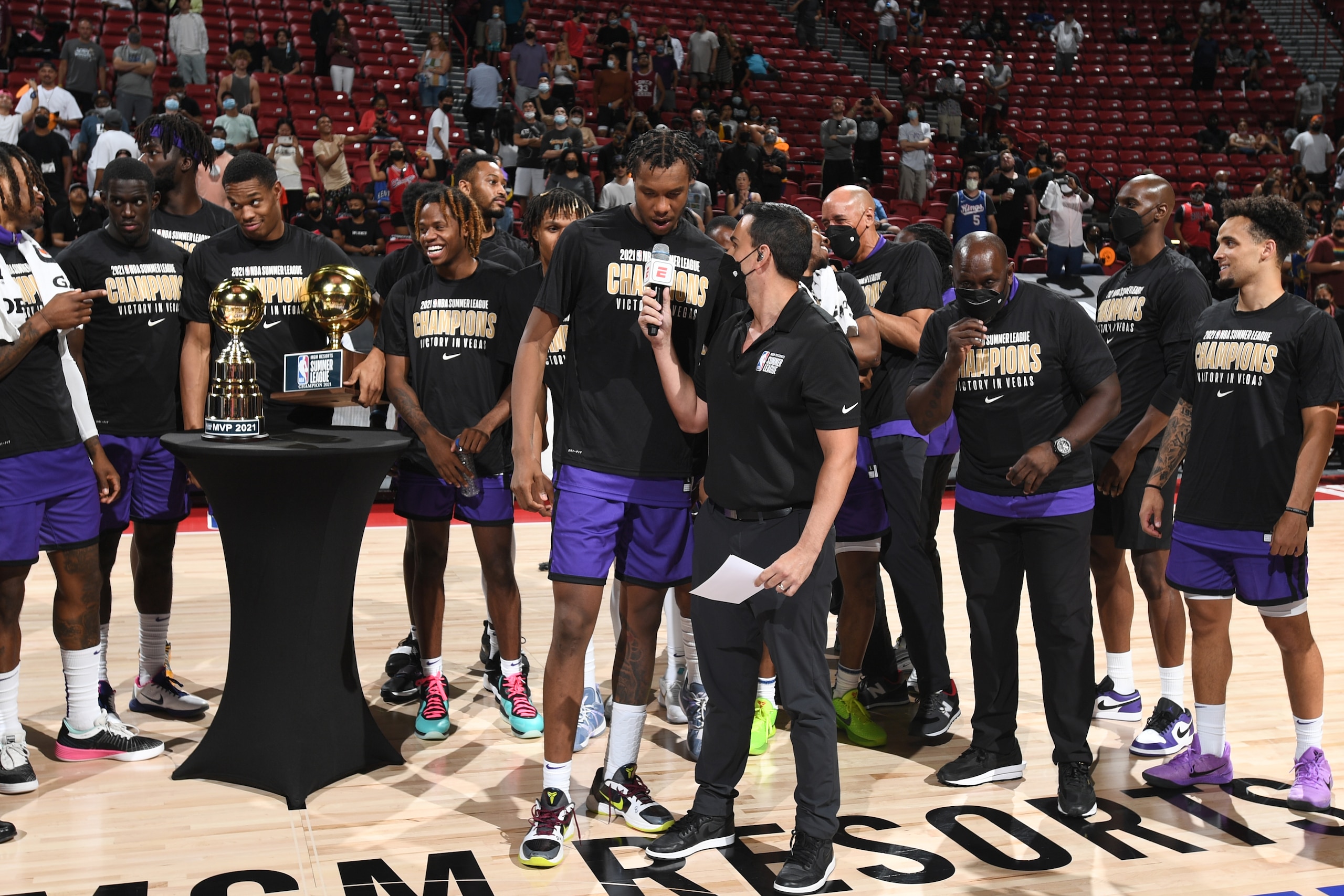 LAS VEGAS, NV - AUGUST 17: ESPN Reporter, Jorge Sedano interviews Louis King #23 of the Sacramento Kings after winning the 2021 Las Vegas Summer League Championship Game on August 17, 2021 at the Thomas & Mack Center in Las Vegas, Nevada. NOTE TO USER: User expressly acknowledges and agrees that, by downloading and/or using this Photograph, user is consenting to the terms and conditions of the Getty Images License Agreement. Mandatory Copyright Notice: Copyright 2021 NBAE (Photo by Garrett Ellwood/NBAE via Getty Images) LAS VEGAS, NV - AUGUST 17: ESPN Reporter, Jorge Sedano interviews Louis King #23 of the Sacramento Kings after winning the 2021 Las Vegas Summer League Championship Game on August 17, 2021 at the Thomas & Mack Center in Las Vegas, Nevada. NOTE TO USER: User expressly acknowledges and agrees that, by downloading and/or using this Photograph, user is consenting to the terms and conditions of the Getty Images License Agreement. Mandatory Copyright Notice: Copyright 2021 NBAE (Photo by Garrett Ellwood/NBAE via Getty Images)