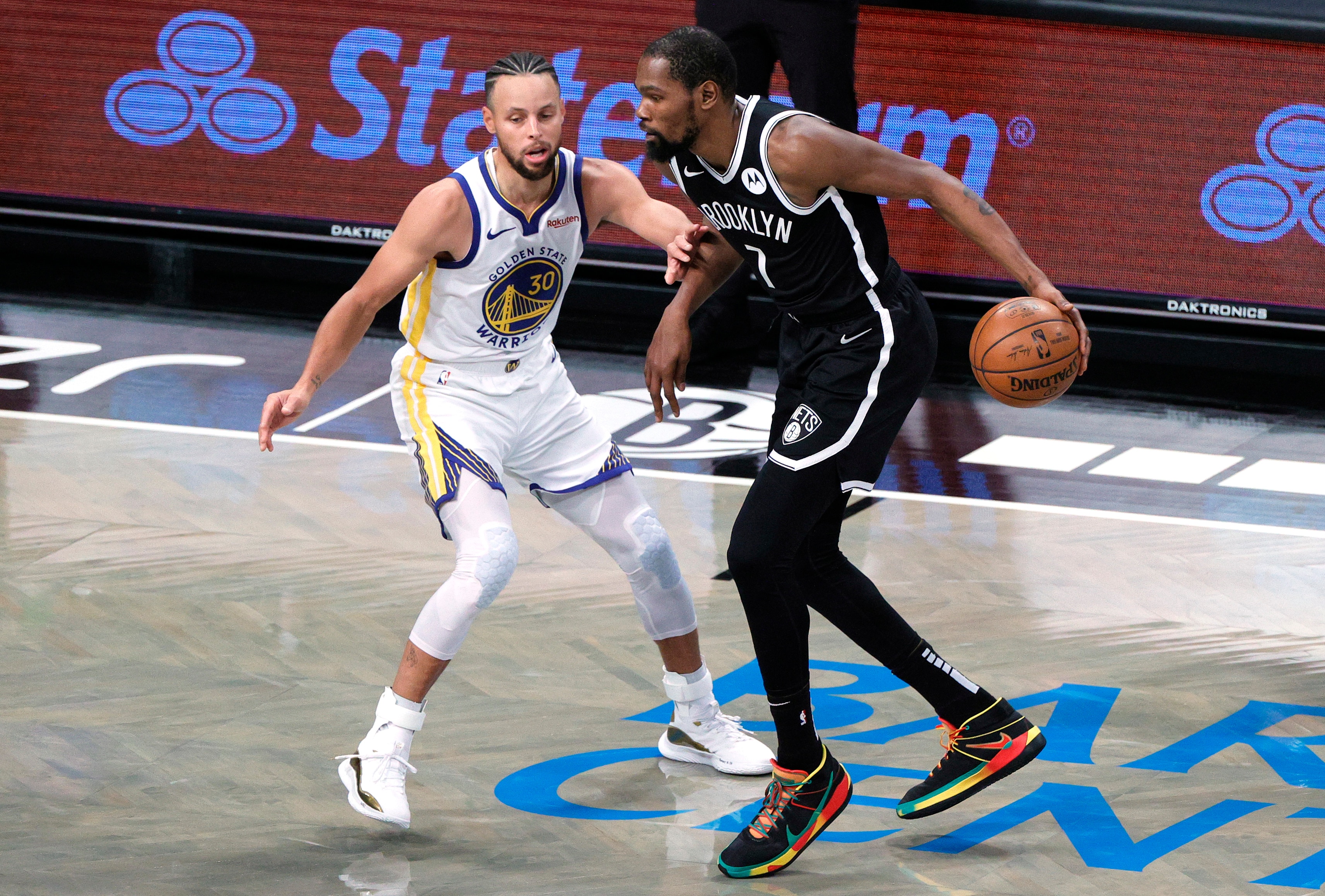 NEW YORK, NEW YORK - DECEMBER 22: Kevin Durant #7 of the Brooklyn Nets dribbles against Stephen Curry #30 of the Golden State Warriors during the first half at Barclays Center on December 22, 2020 in the Brooklyn borough of New York City. NOTE TO USER: User expressly acknowledges and agrees that, by downloading and/or using this photograph, user is consenting to the terms and conditions of the Getty Images License Agreement.  (Photo by Sarah Stier/Getty Images)