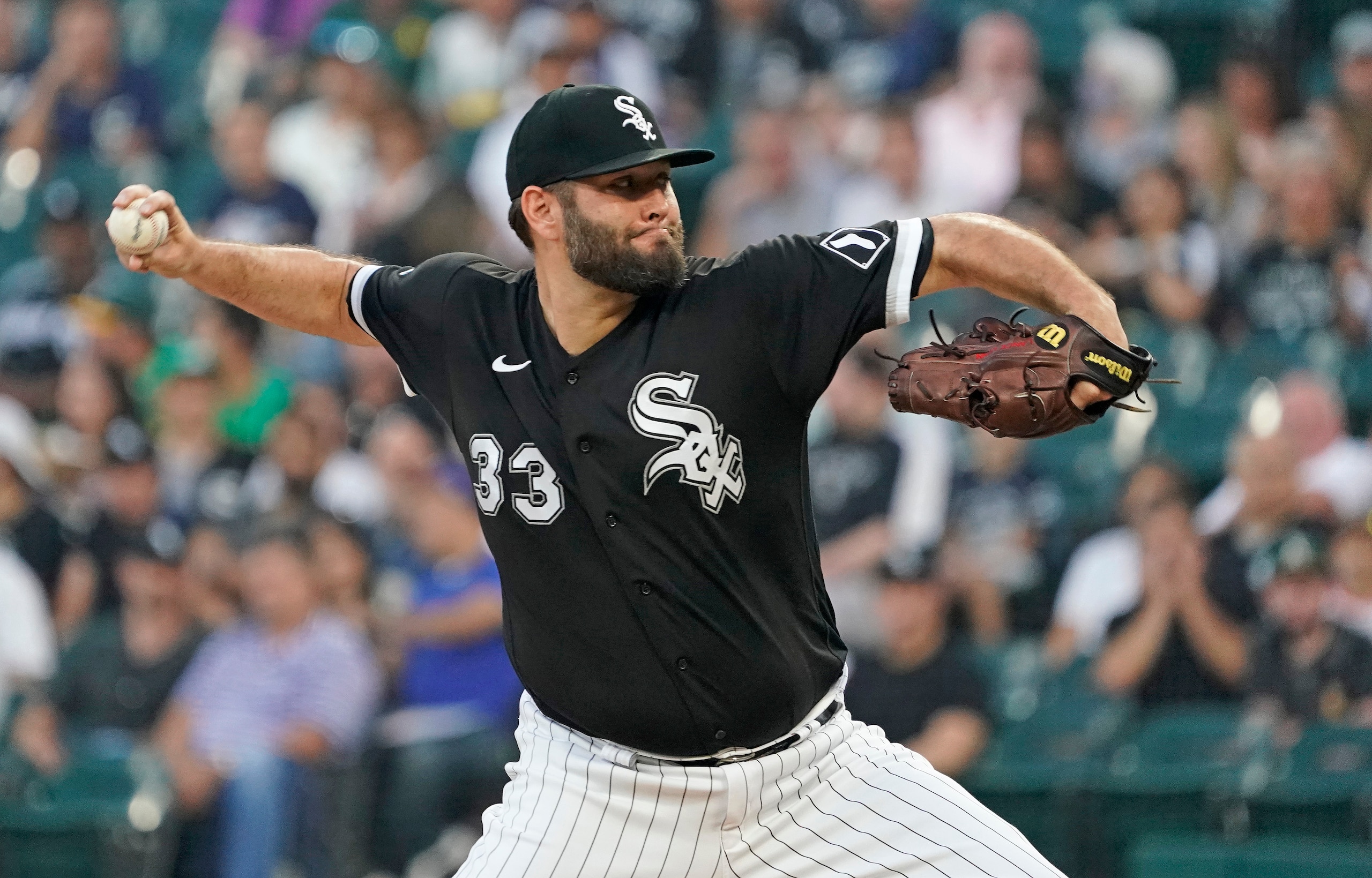 CHICAGO, ILLINOIS - AUGUST 18: Lance Lynn #33 of the Chicago White Sox pitches against the Oakland Athletics during the first inning at Guaranteed Rate Field on August 18, 2021 in Chicago, Illinois. (Photo by David Banks/Getty Images)