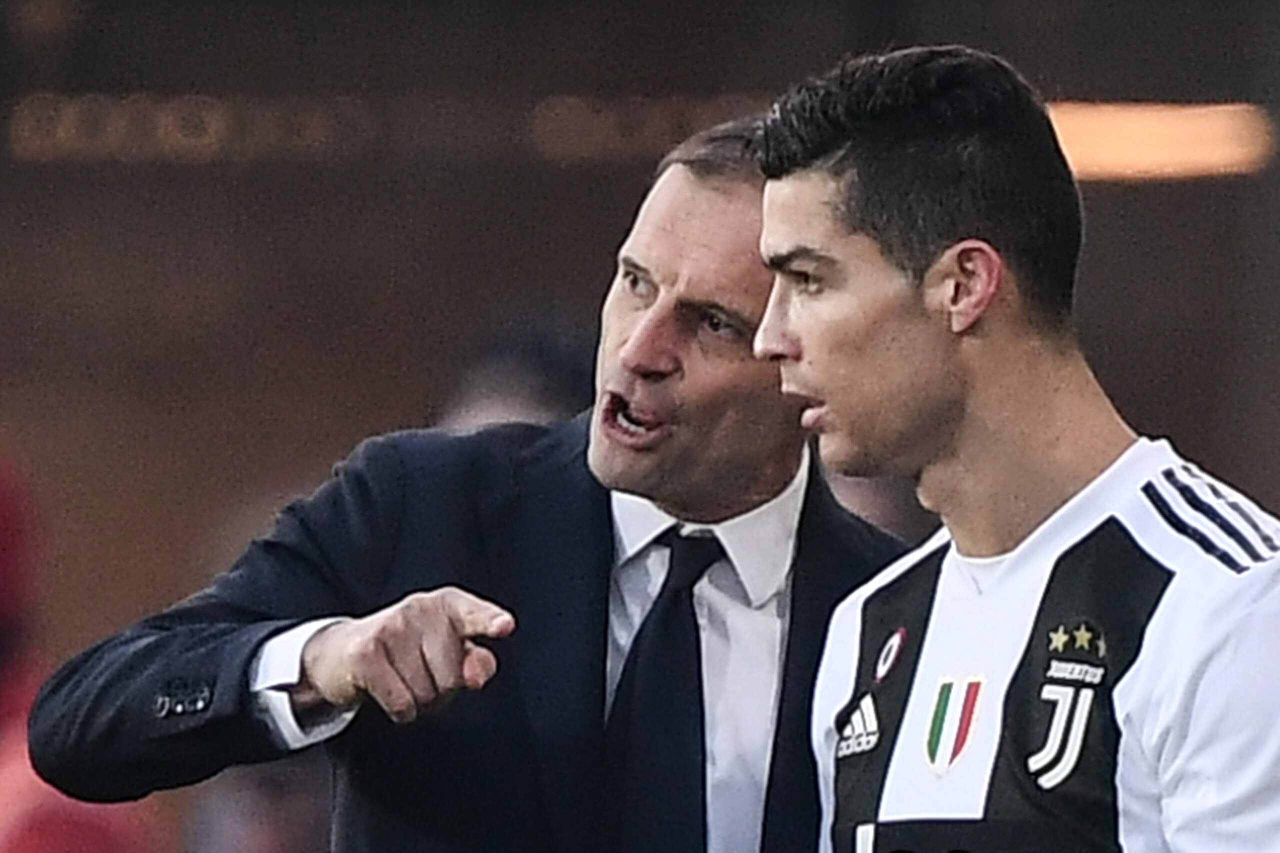 Juventus' Italian coach Massimiliano Allegri (L) gives instructions to Juventus' Portuguese forward Cristiano Ronaldo as he prepares to enter the pitch to replace Juventus' German midfielder Sami Khedira (not pictured) during the Italian Serie A football Match Atalanta Bergamo vs Juventus on December 26, 2018 at the Atleti Azzurri d'Italia stadium in Bergamo. (Photo by Marco BERTORELLO / AFP)        (Photo credit should read MARCO BERTORELLO/AFP via Getty Images)