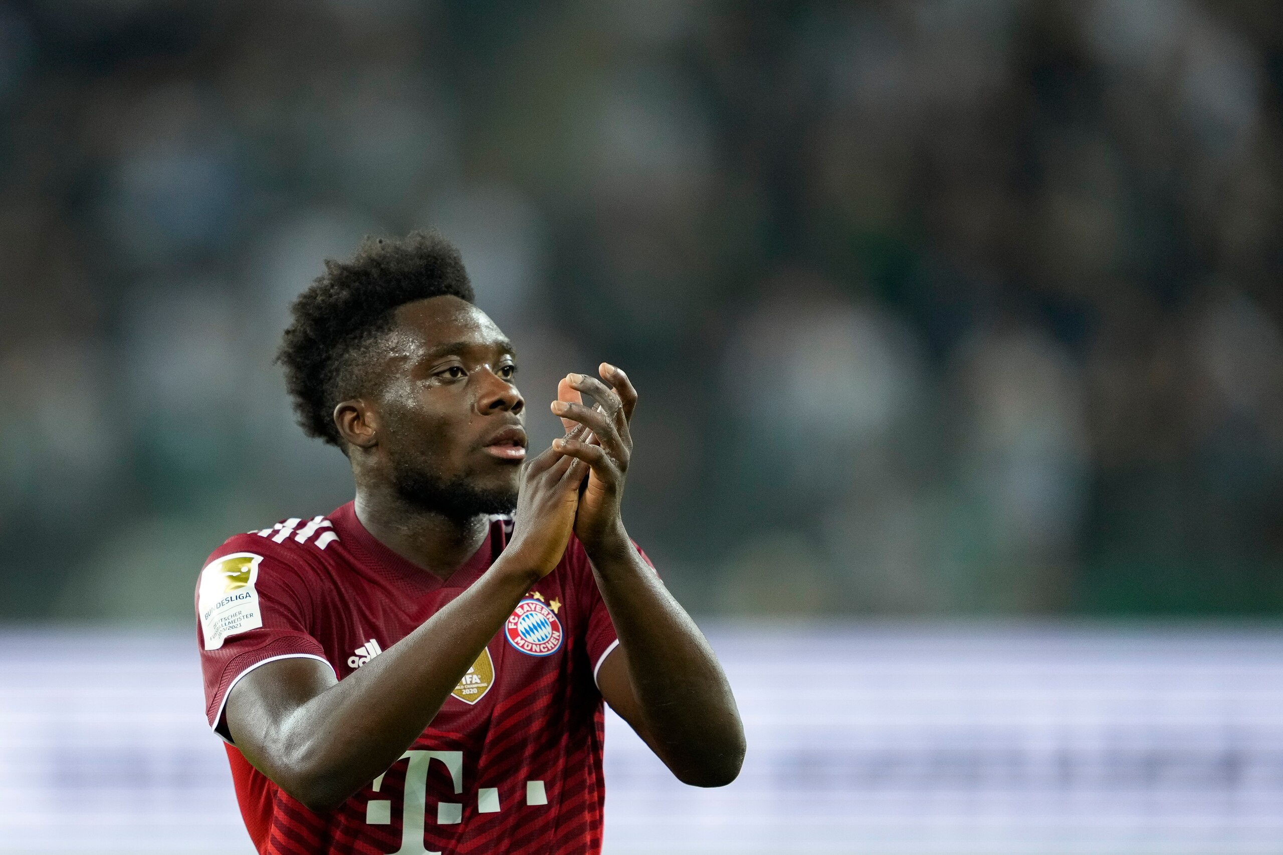 MOENCHENGLADBACH, GERMANY - AUGUST 13: (BILD ZEITUNG OUT) Alphonso Davies of Bayern Muenchen gestures during the Bundesliga match between Borussia Moenchengladbach and FC Bayern Muenchen at Borussia-Park on August 13, 2021 in Moenchengladbach, Germany. (Photo by Alex Gottschalk/DeFodi Images via Getty Images)