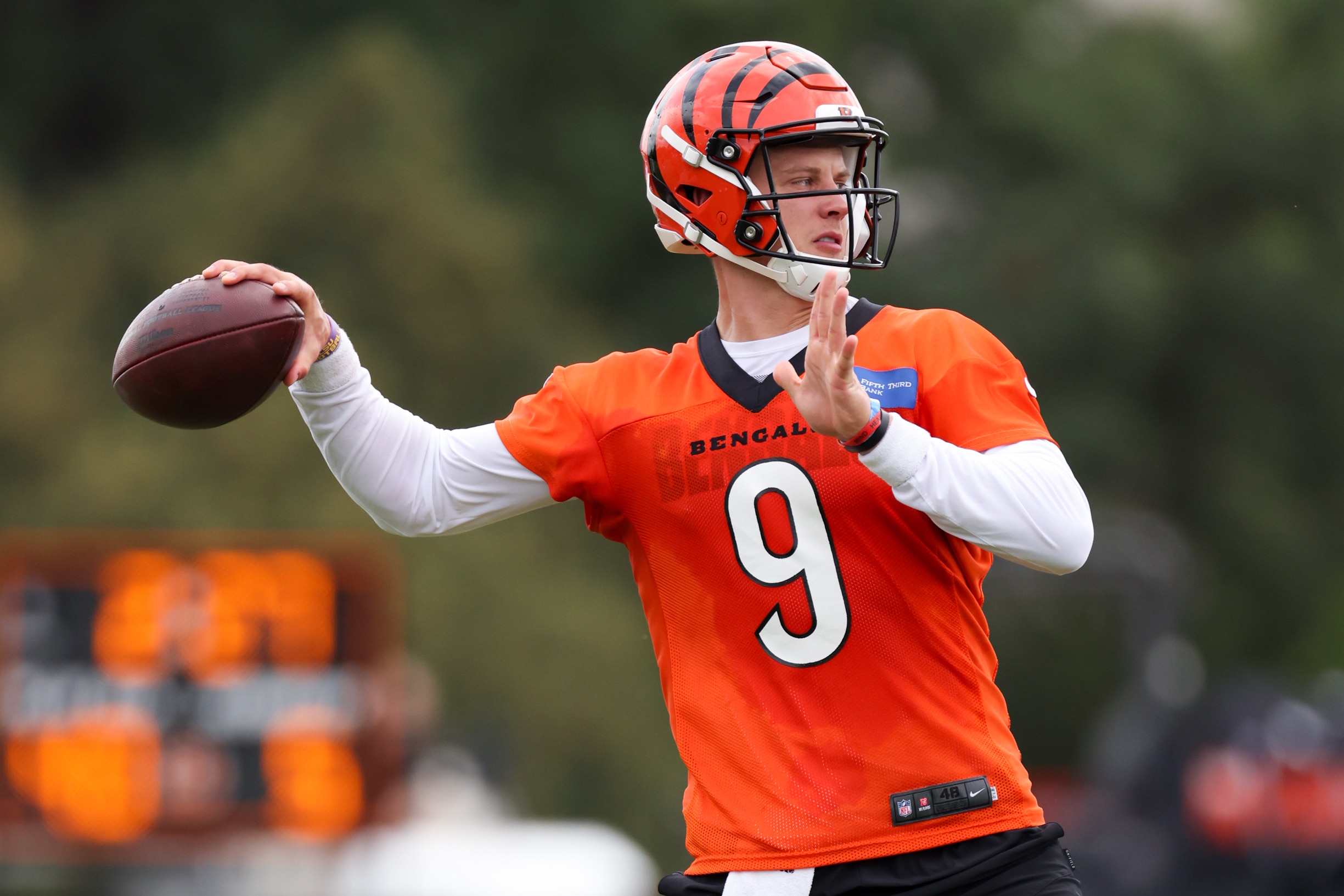 CINCINNATI, OH - AUGUST 16: Cincinnati Bengals quarterback Joe Burrow (9) passes the ball during the Cincinnati Bengals training camp on August 16, 2021 at the Cincinnati Bengals training facility in Cincinnati, OH. (Photo by Ian Johnson/Icon Sportswire via Getty Images)
