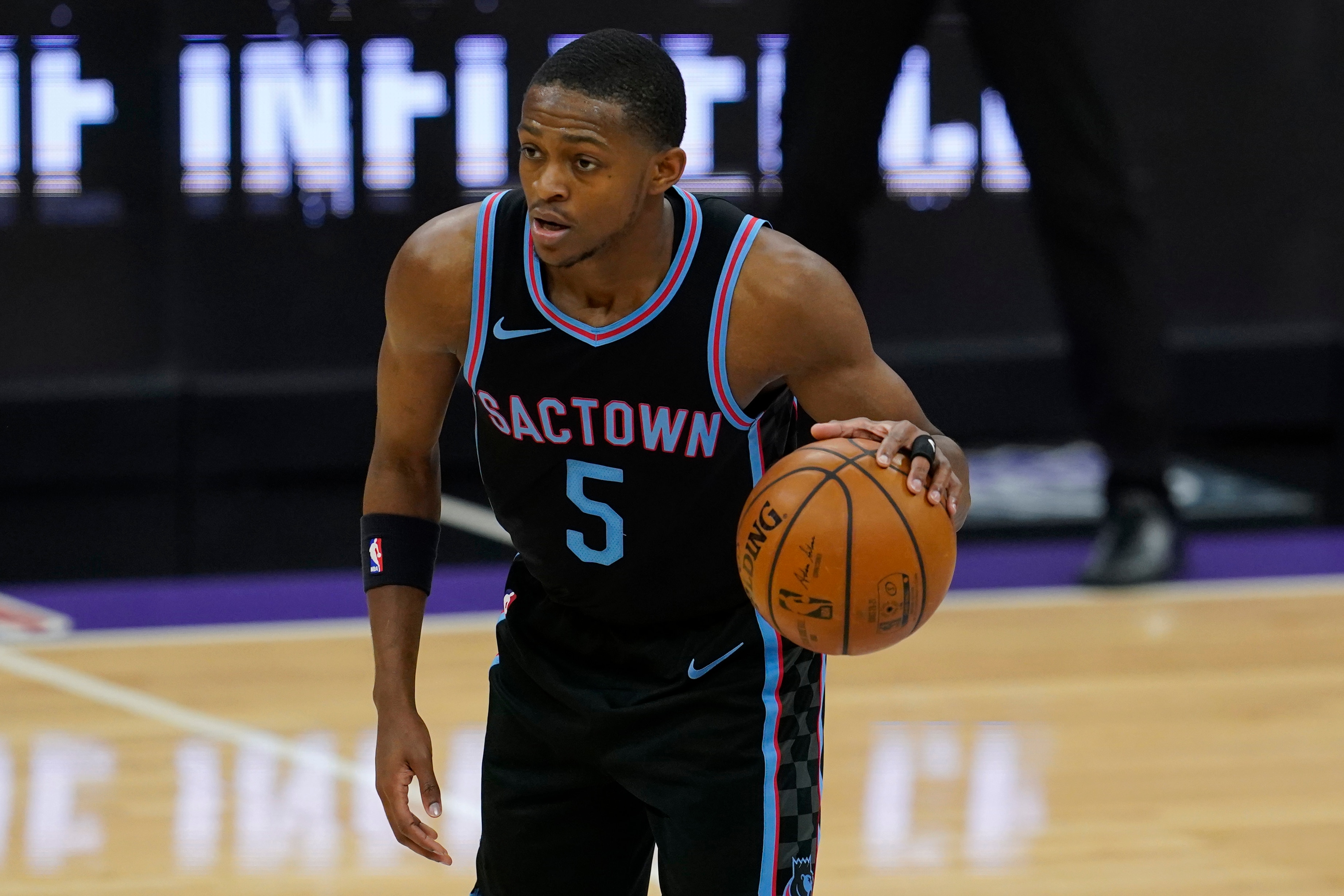 Sacramento Kings guard De'Aaron Fox (5) against the Cleveland Cavaliers during an NBA basketball game in Sacramento, Calif., Saturday, March 27, 2021. (AP Photo/Jeff Chiu)